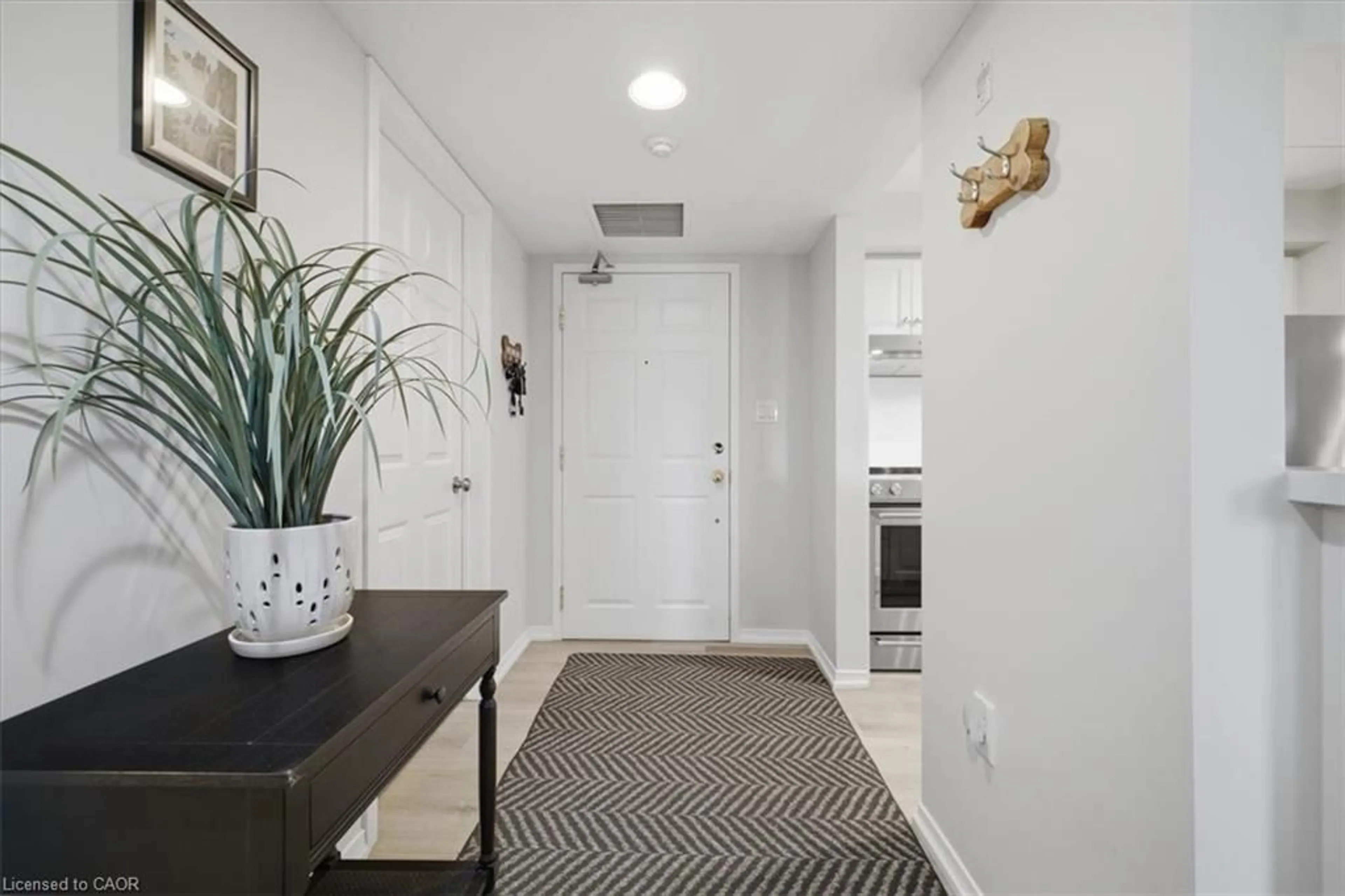 Indoor entryway for 216 Plains Rd #E305, Burlington Ontario L7T 4L3