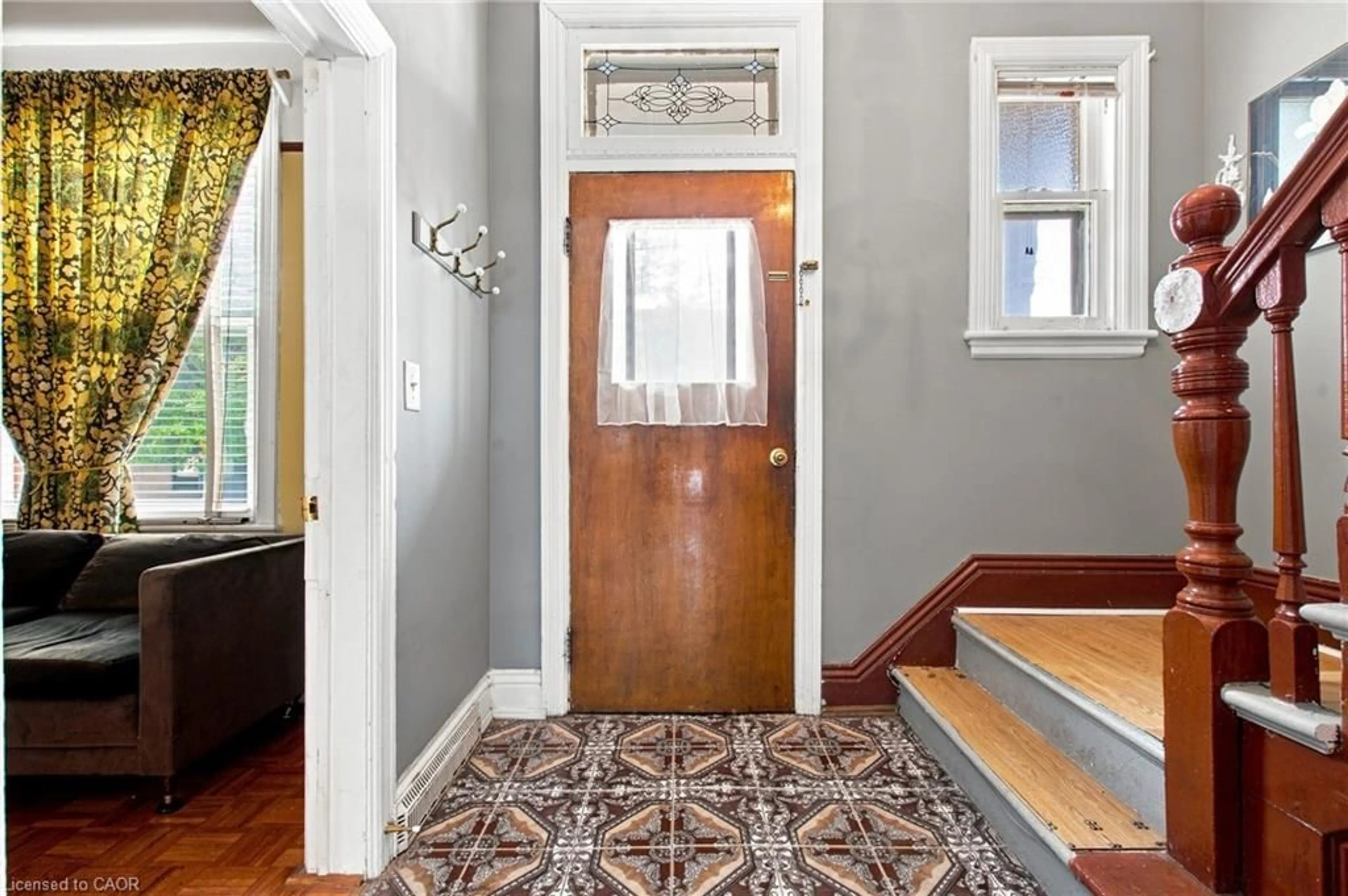 Indoor entryway for 128 Hess St, Hamilton Ontario L8R 2T2