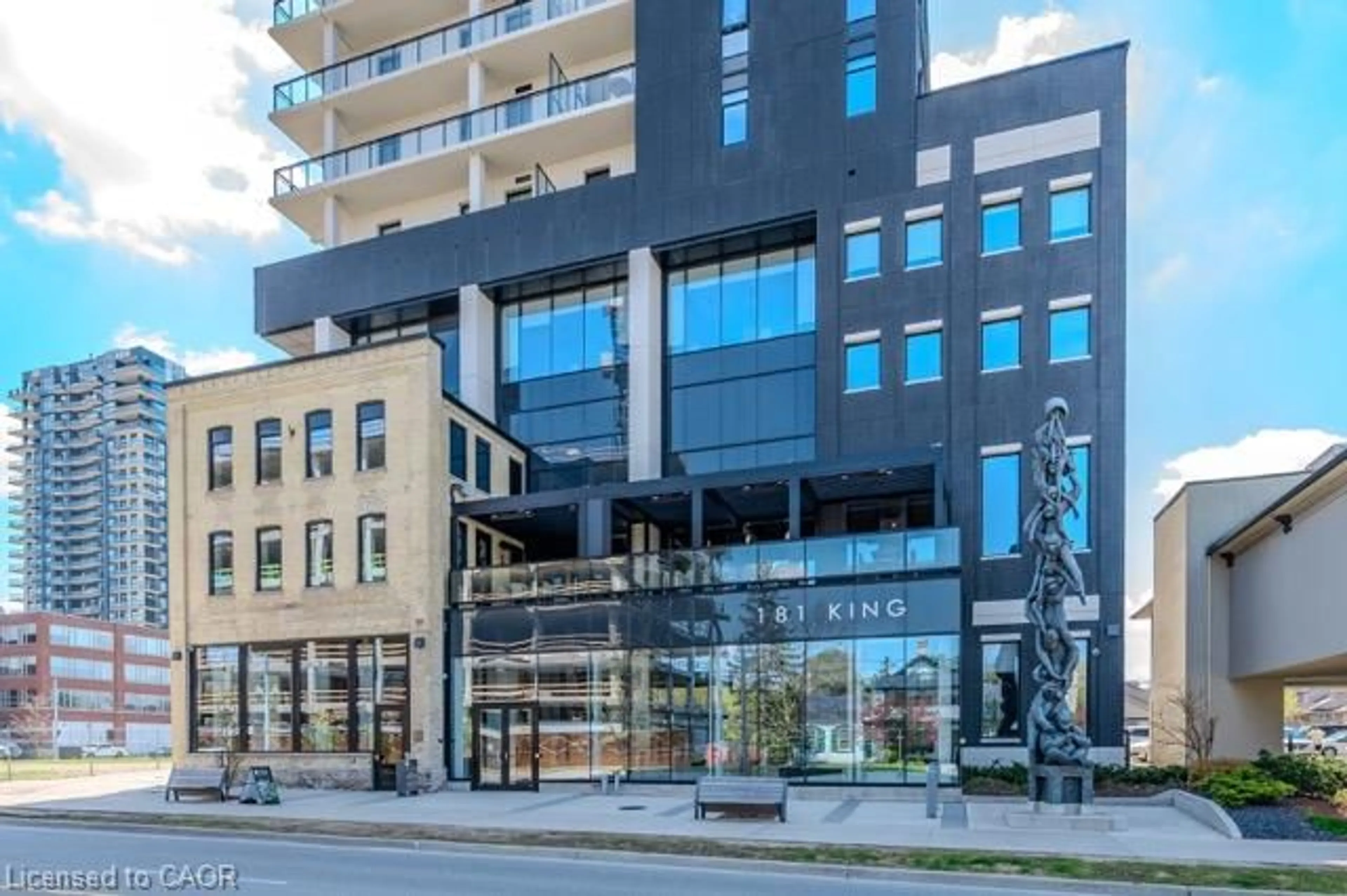 Patio, building for 181 King St #1607, Waterloo Ontario N2J 0E7