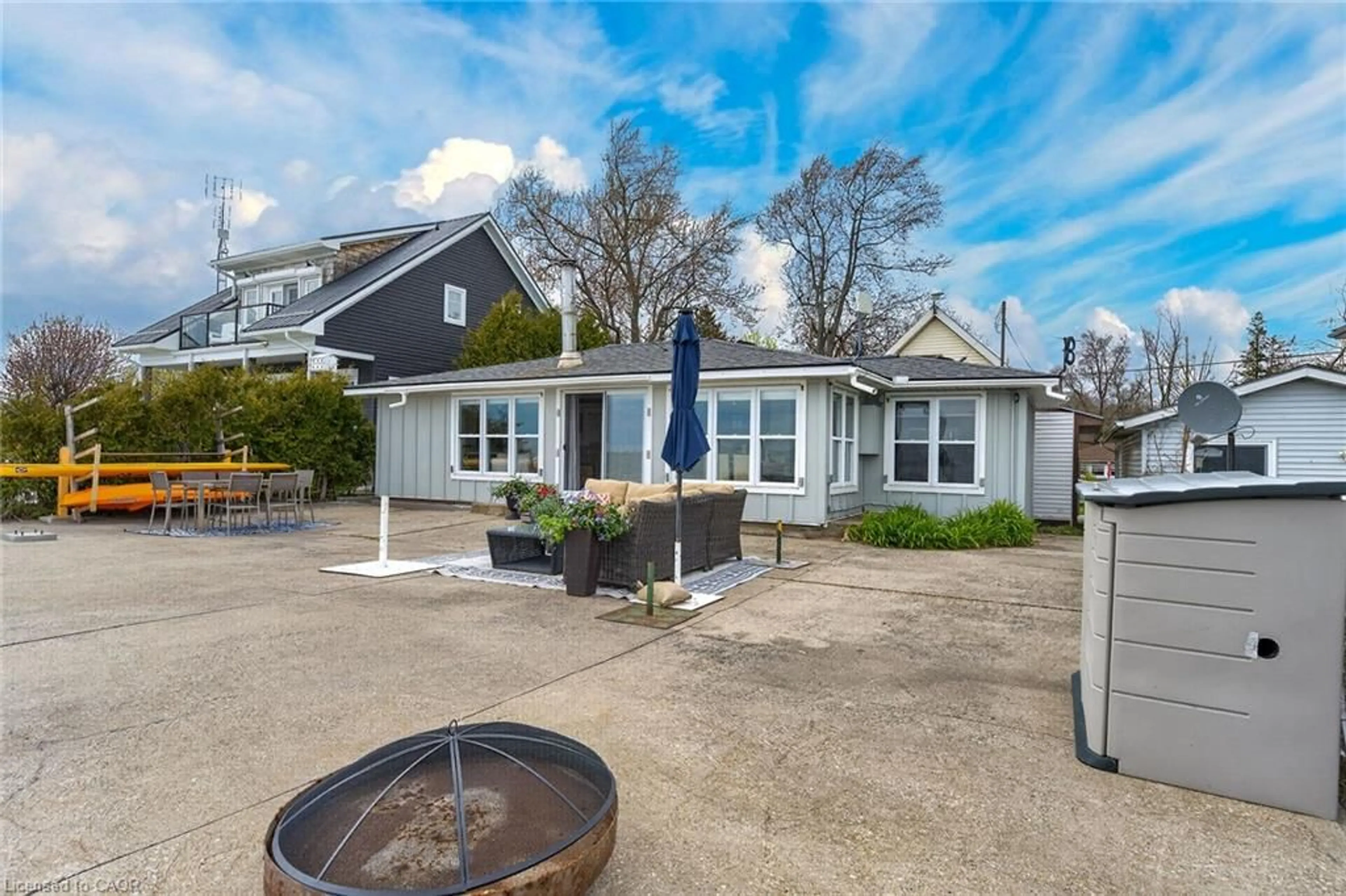 A pic from outside/outdoor area/front of a property/back of a property/a pic from drone, street for 277 Baygrove Line, Dunnville Ontario N1A 2W8