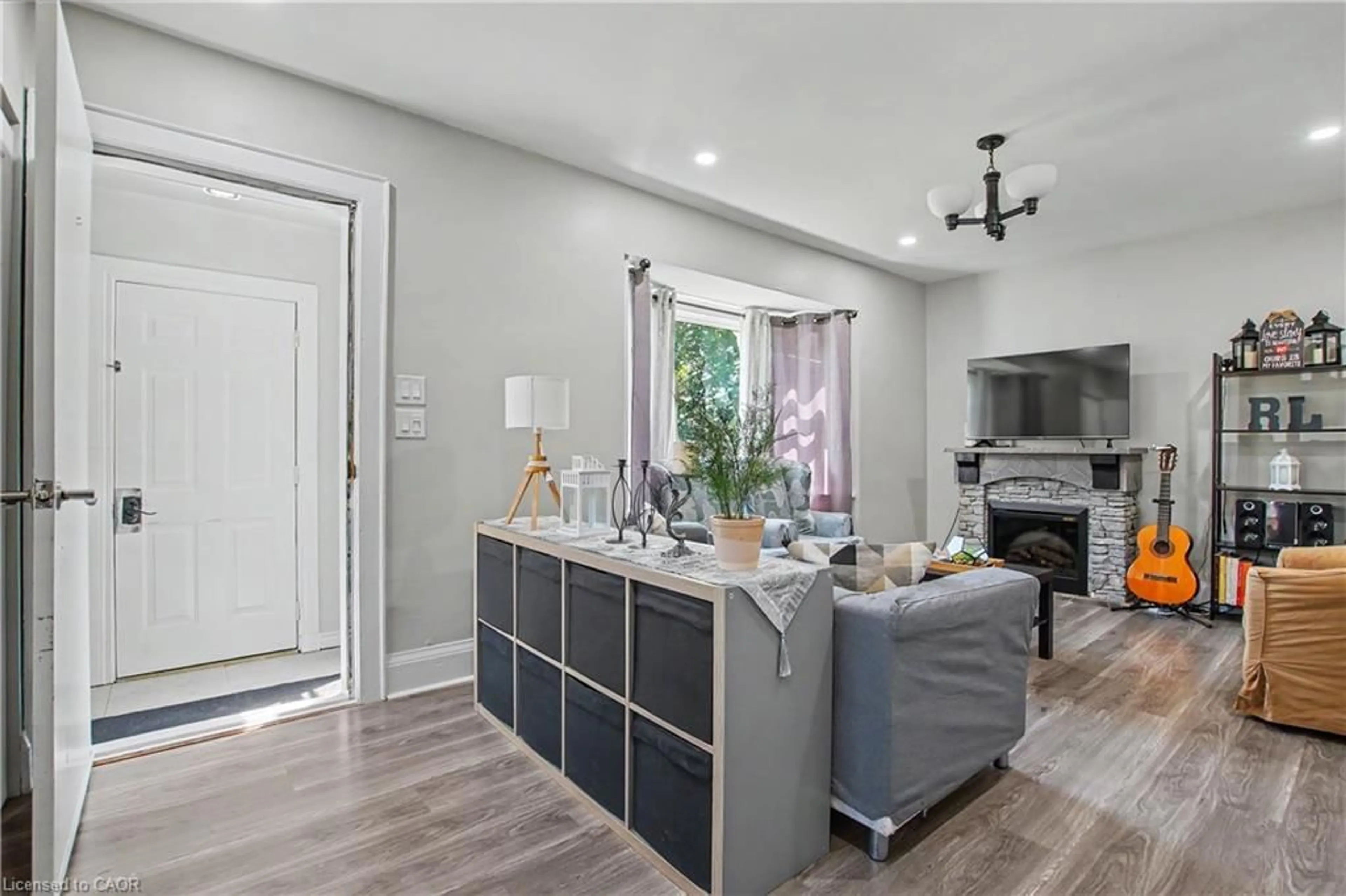 Living room with furniture, unknown for 16 Mercer Rd, Cambridge Ontario N1R 5A5