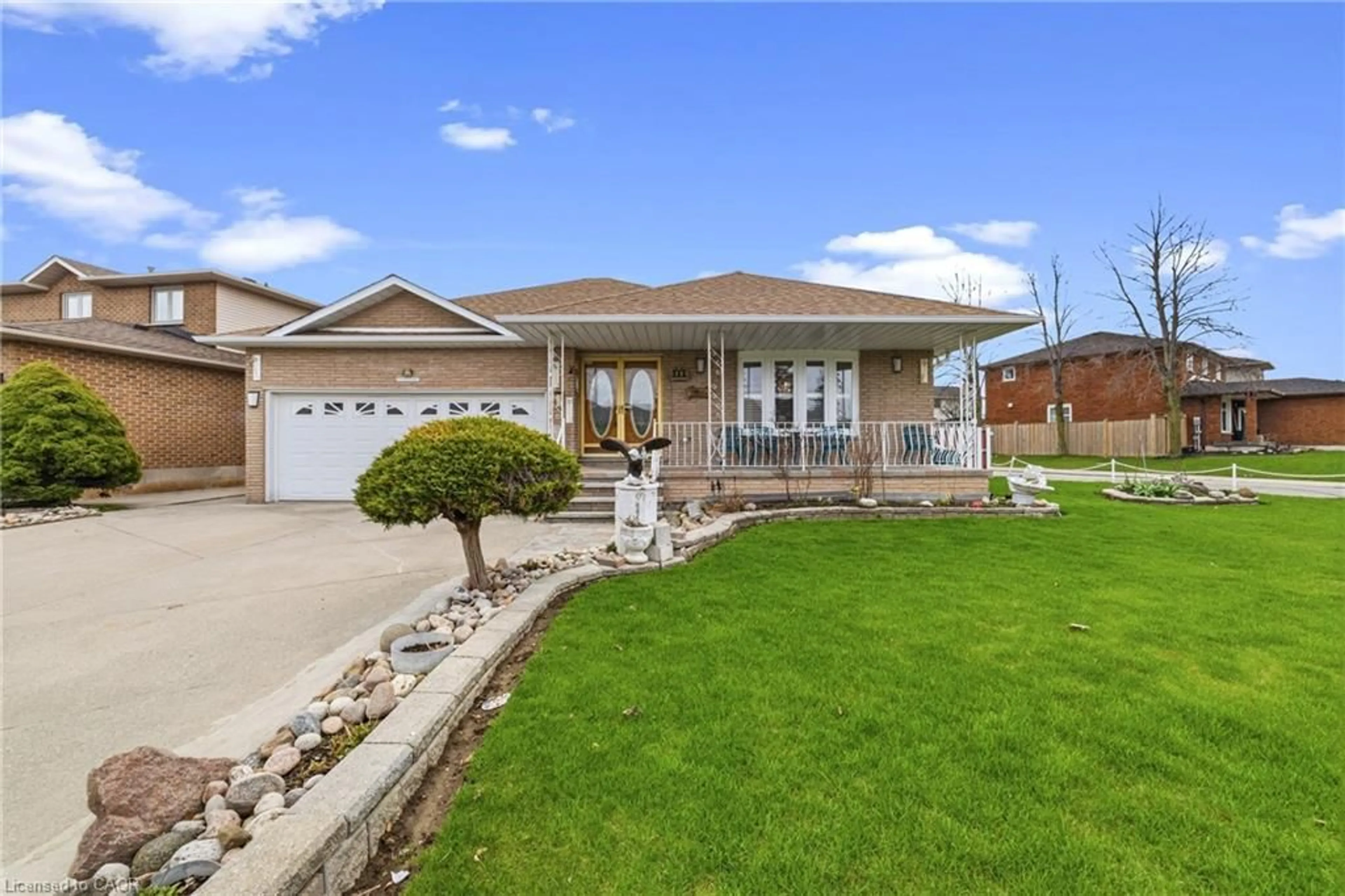 Home with vinyl exterior material, street for 546 Dicenzo Dr, Hamilton Ontario L9C 2C3