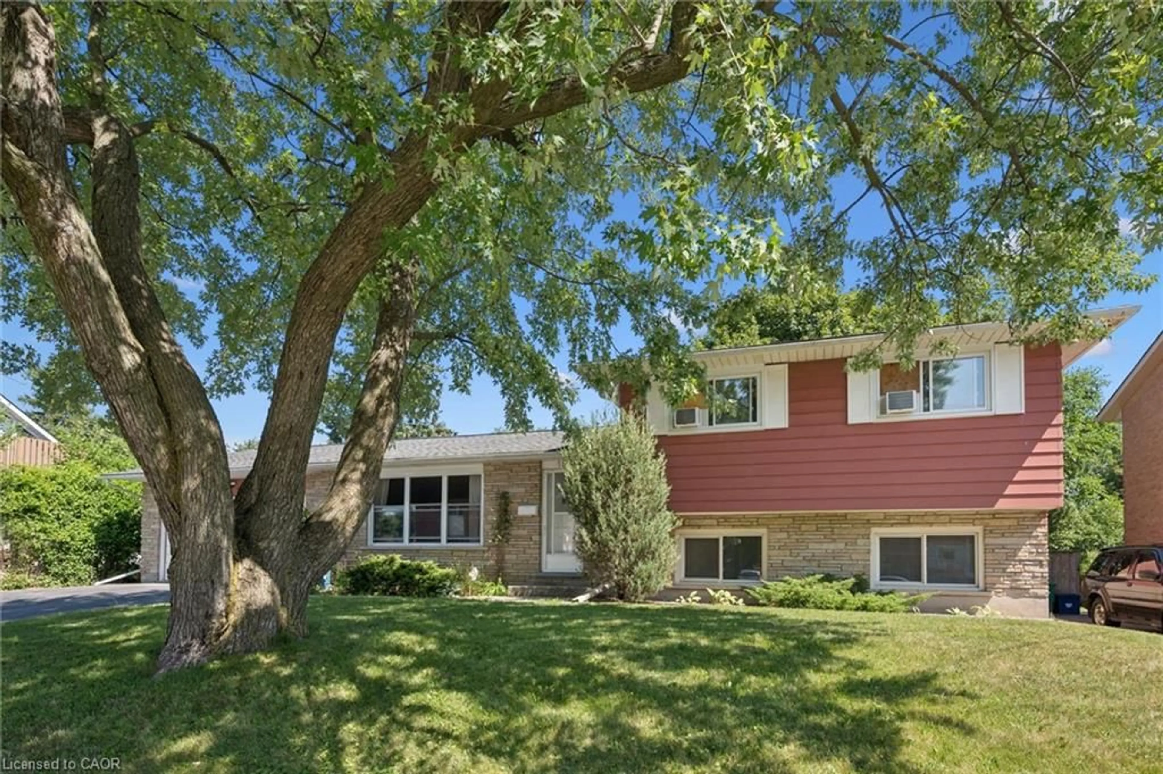 Home with vinyl exterior material, street for 153 Fourth Ave, Kitchener Ontario N2C 1P3