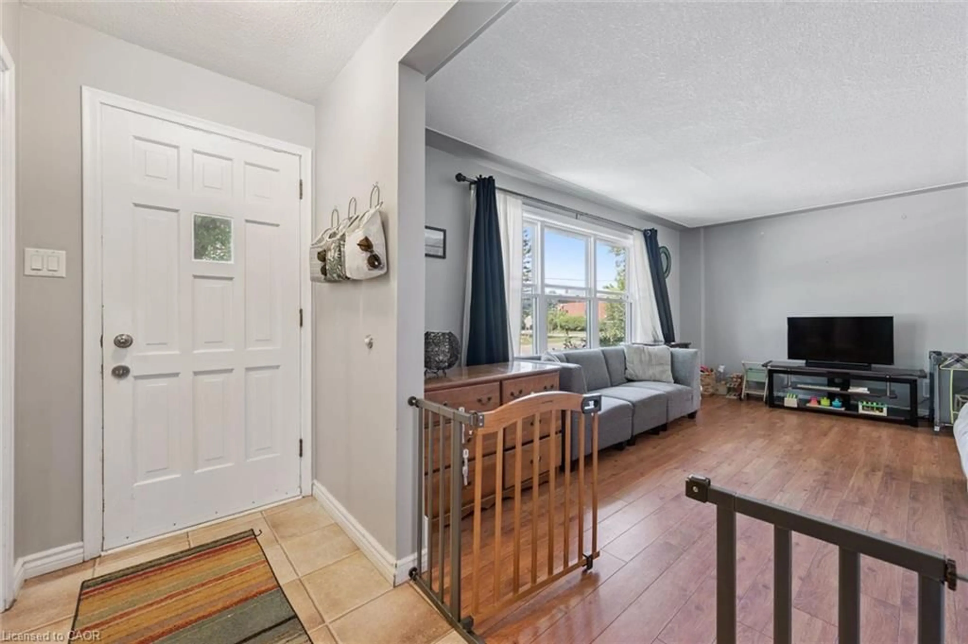Indoor entryway for 153 Fourth Ave, Kitchener Ontario N2C 1P3