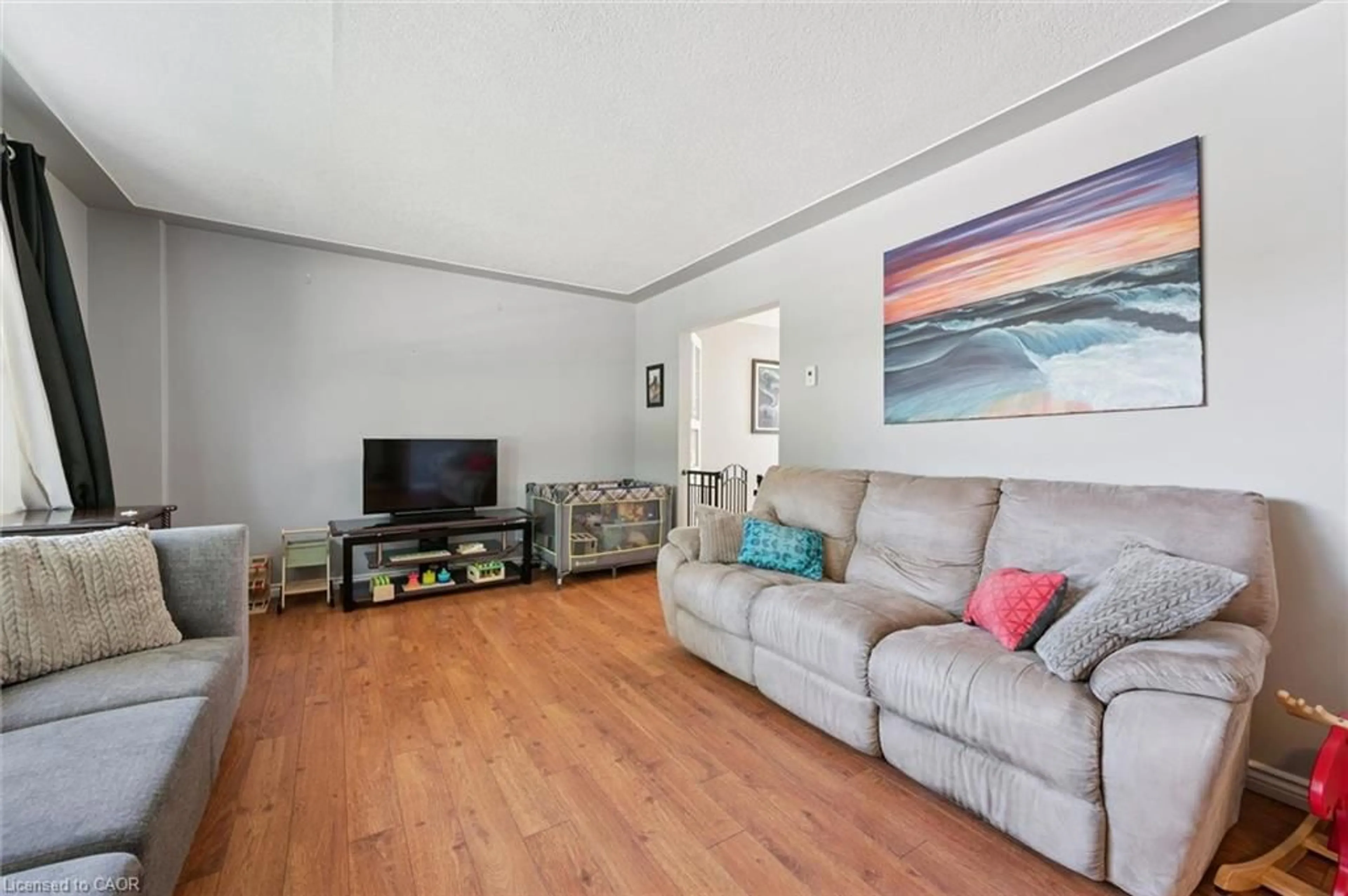 Living room with furniture, unknown for 153 Fourth Ave, Kitchener Ontario N2C 1P3