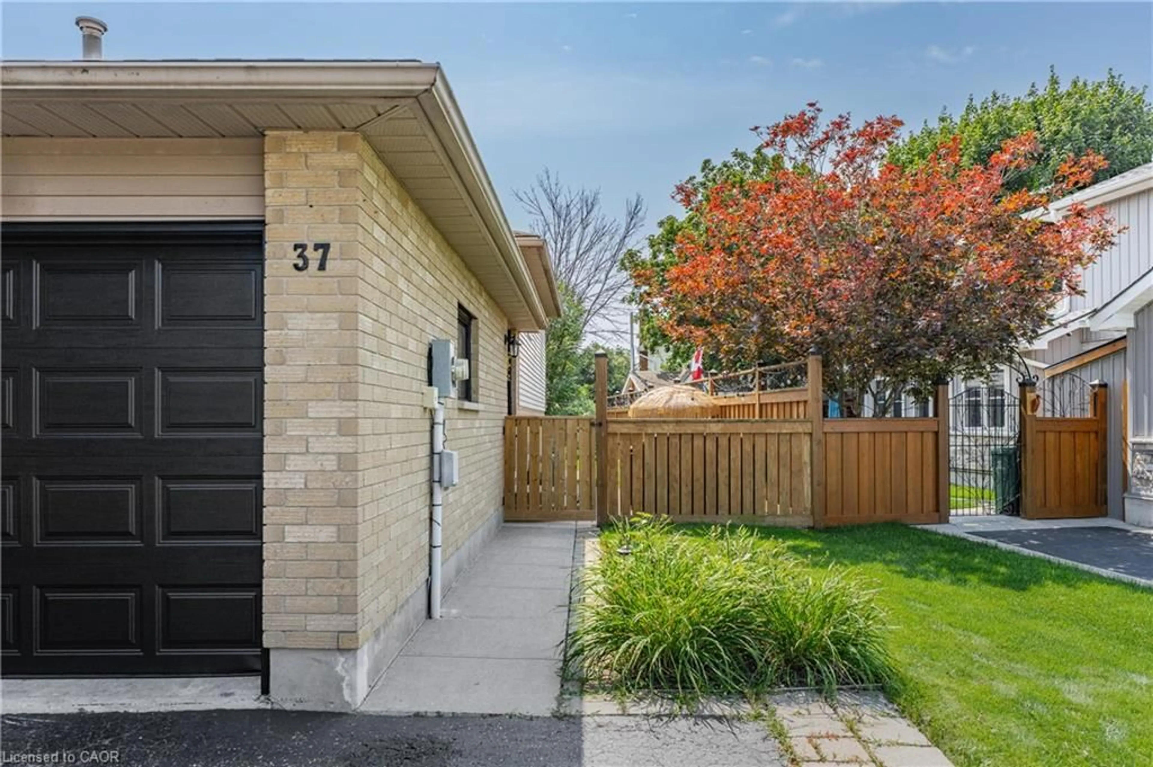 Home with brick exterior material, street for 37 Sandalwood Dr, Cambridge Ontario N1P 1A9