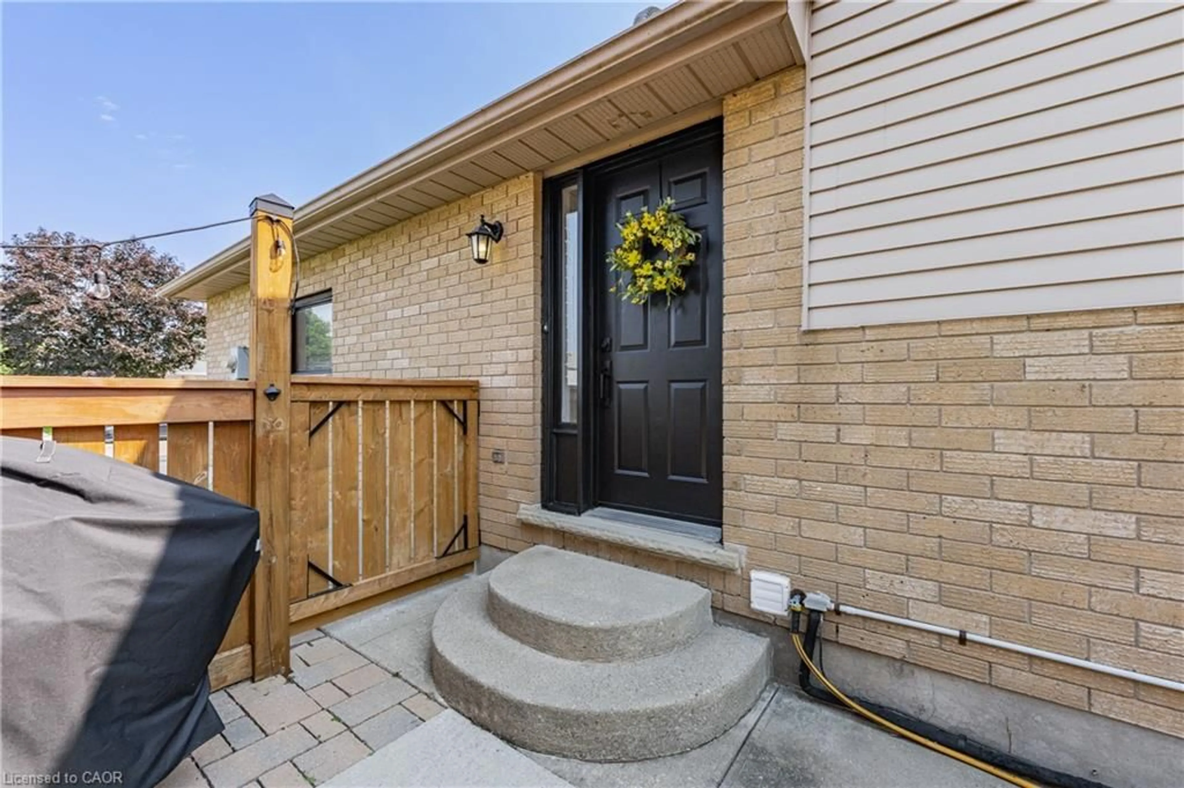 Home with brick exterior material, street for 37 Sandalwood Dr, Cambridge Ontario N1P 1A9