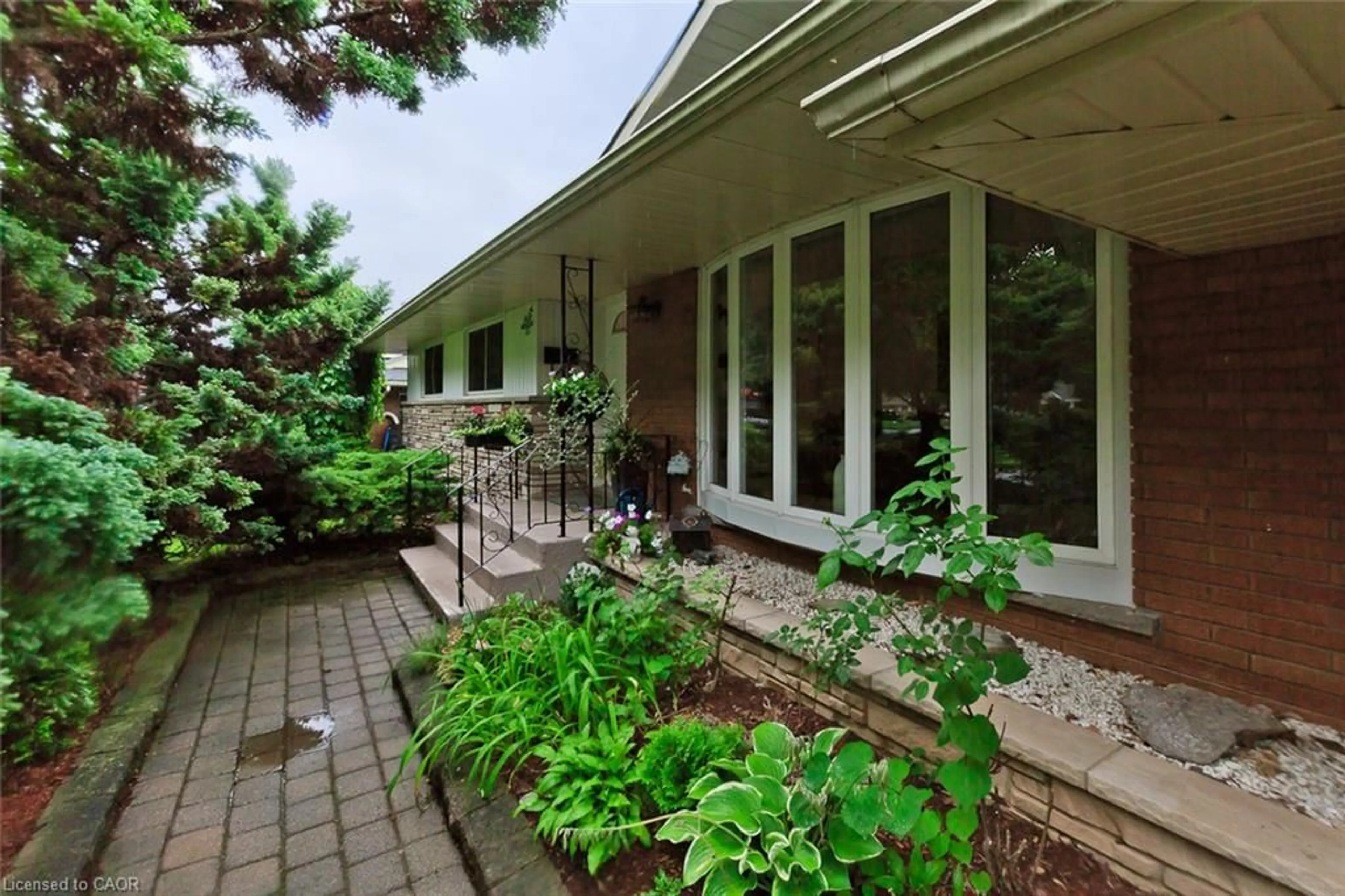 Patio, unknown for 55 Richelieu Dr, St. Catharines Ontario L2M 2C3