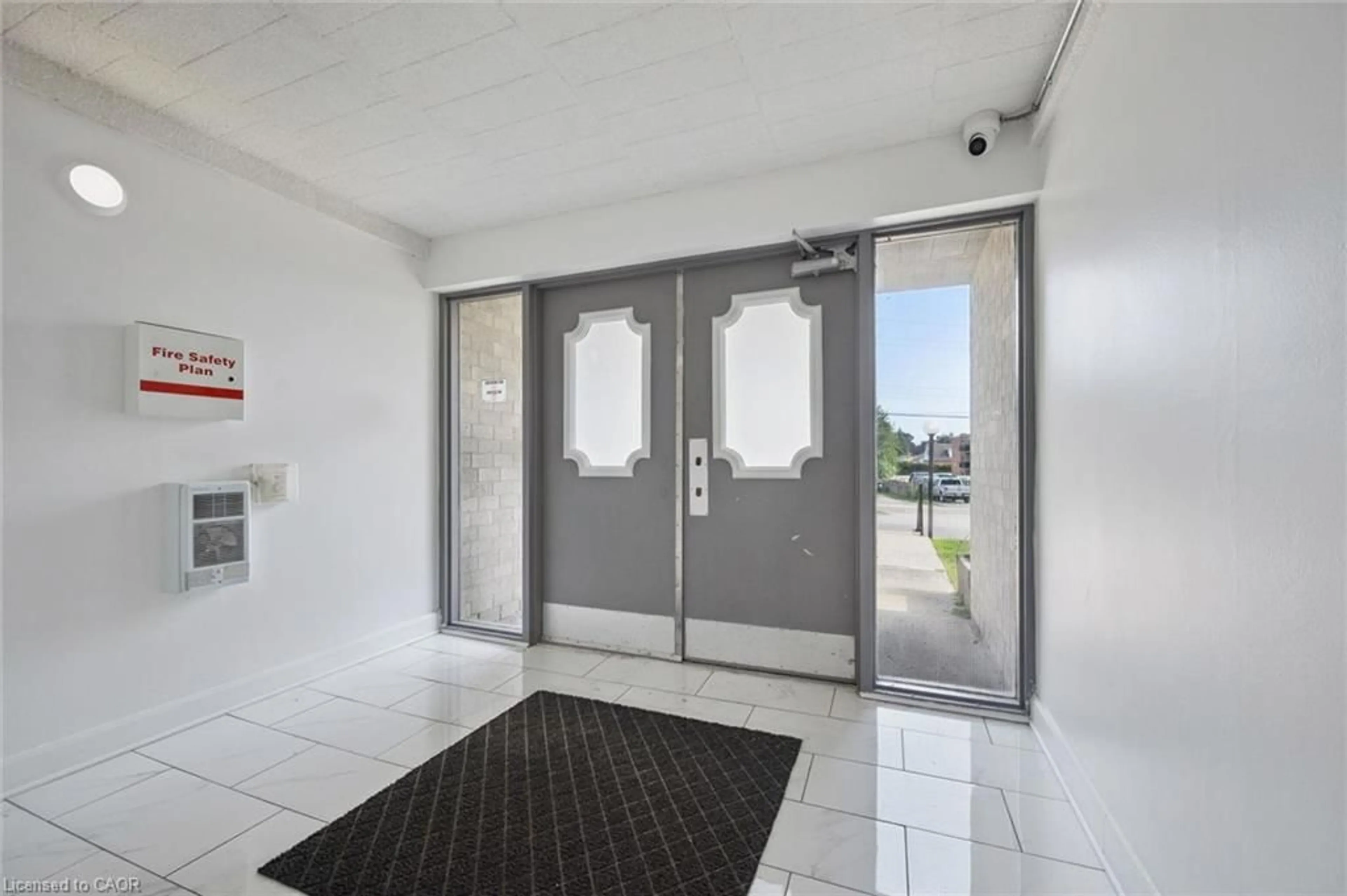 Indoor foyer for 6 Walton Ave #107, Kitchener Ontario N2C 2B5