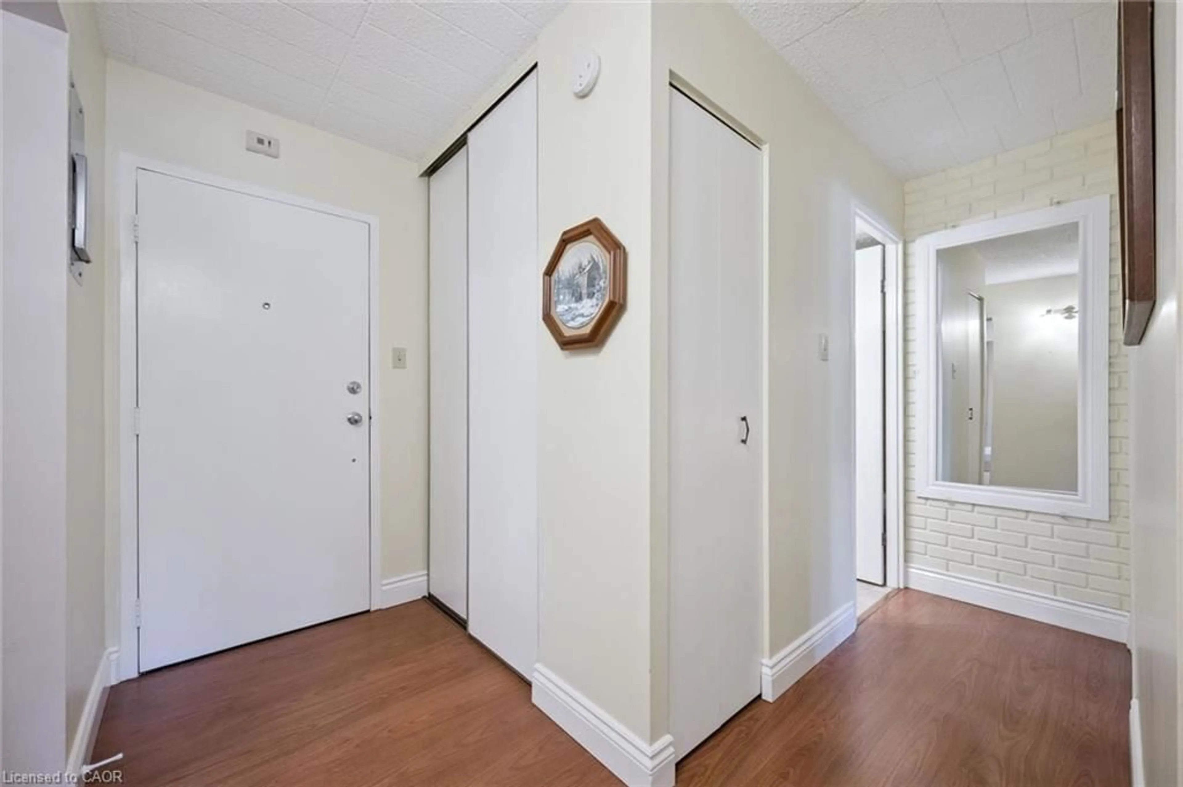 Indoor entryway for 6 Walton Ave #107, Kitchener Ontario N2C 2B5