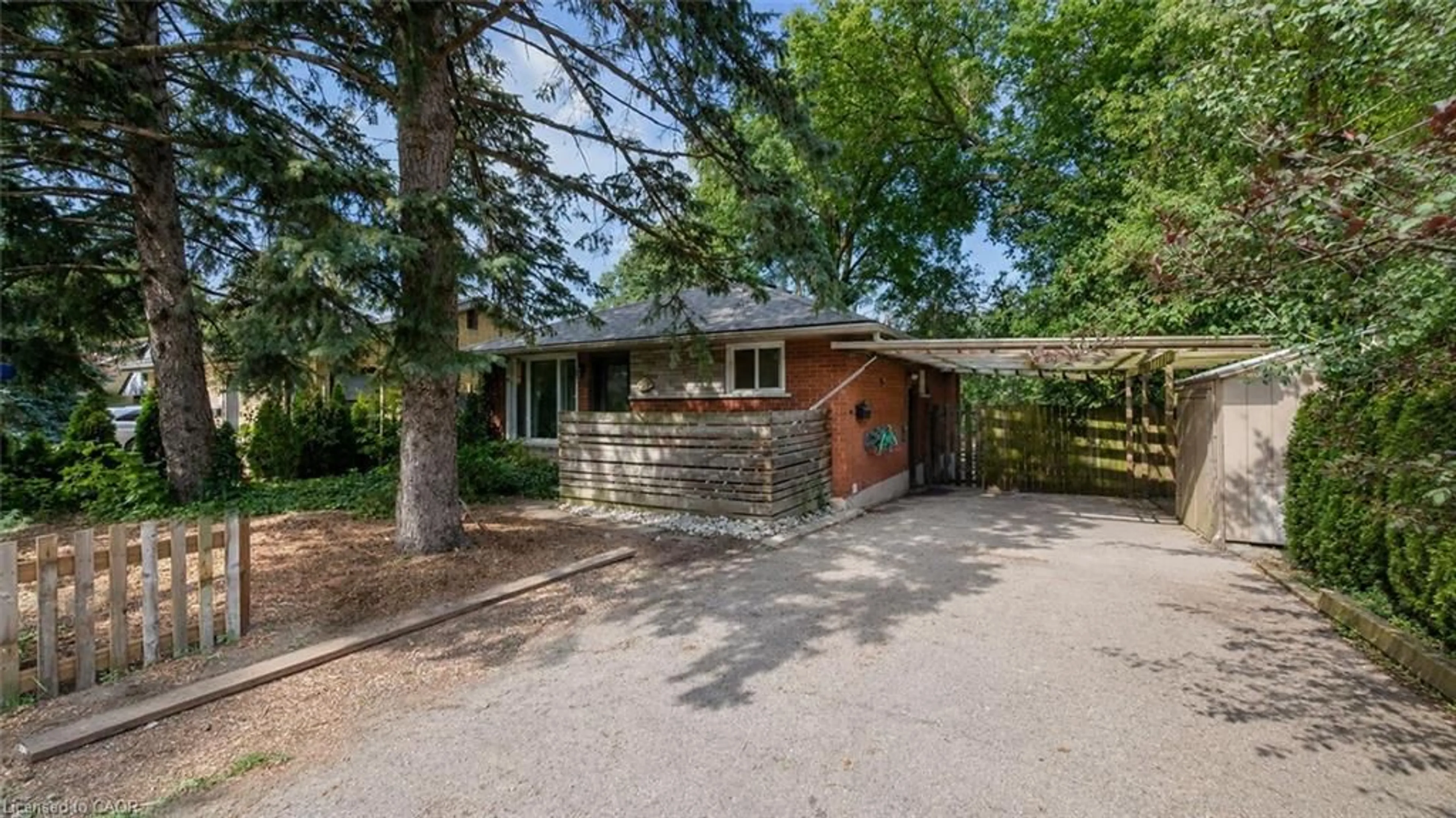 A pic from outside/outdoor area/front of a property/back of a property/a pic from drone, street for 277 Kathleen St, Guelph Ontario N1H 4Y7
