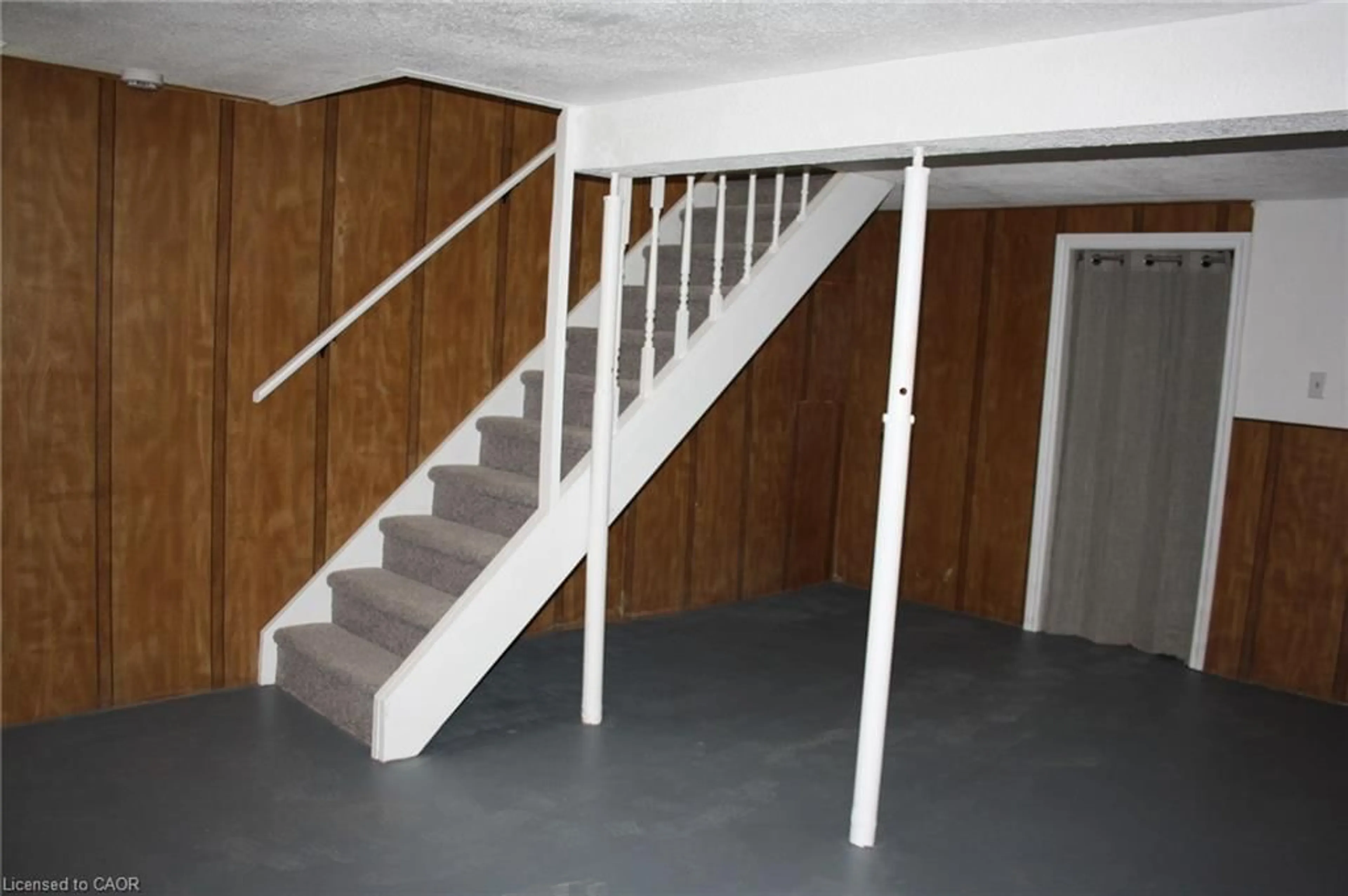 Stairs for 144 Sekura Cres, Cambridge Ontario N1R 7G1