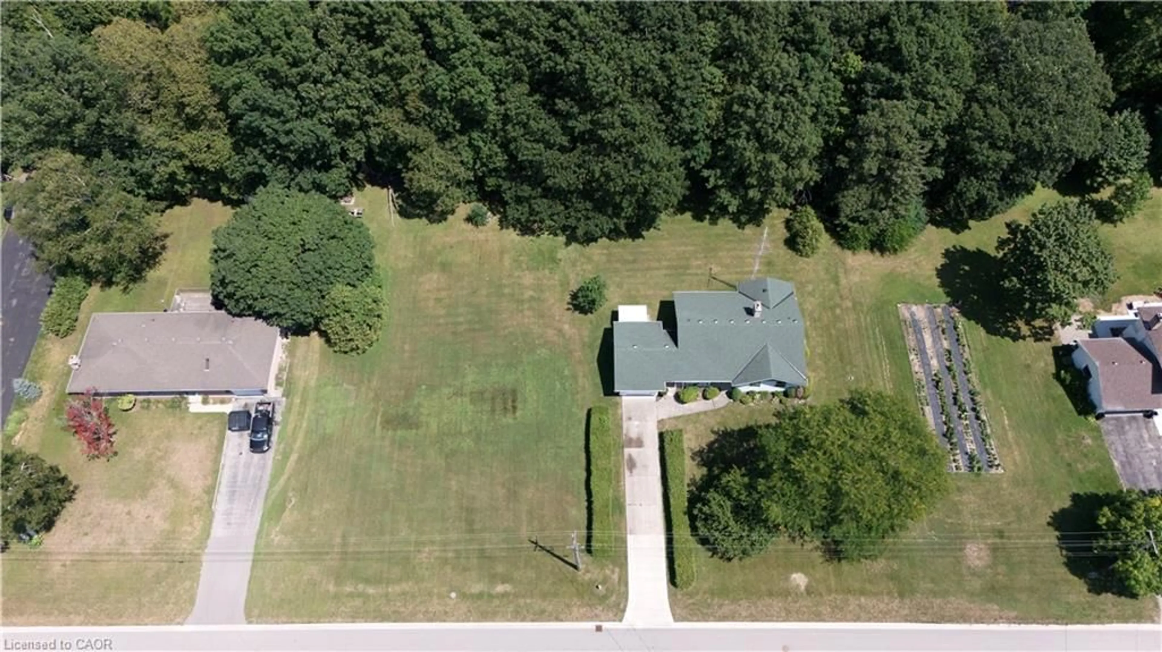 A pic from outside/outdoor area/front of a property/back of a property/a pic from drone, unknown for 8 Sunninghill Dr, Port Dover Ontario N0A 1N6