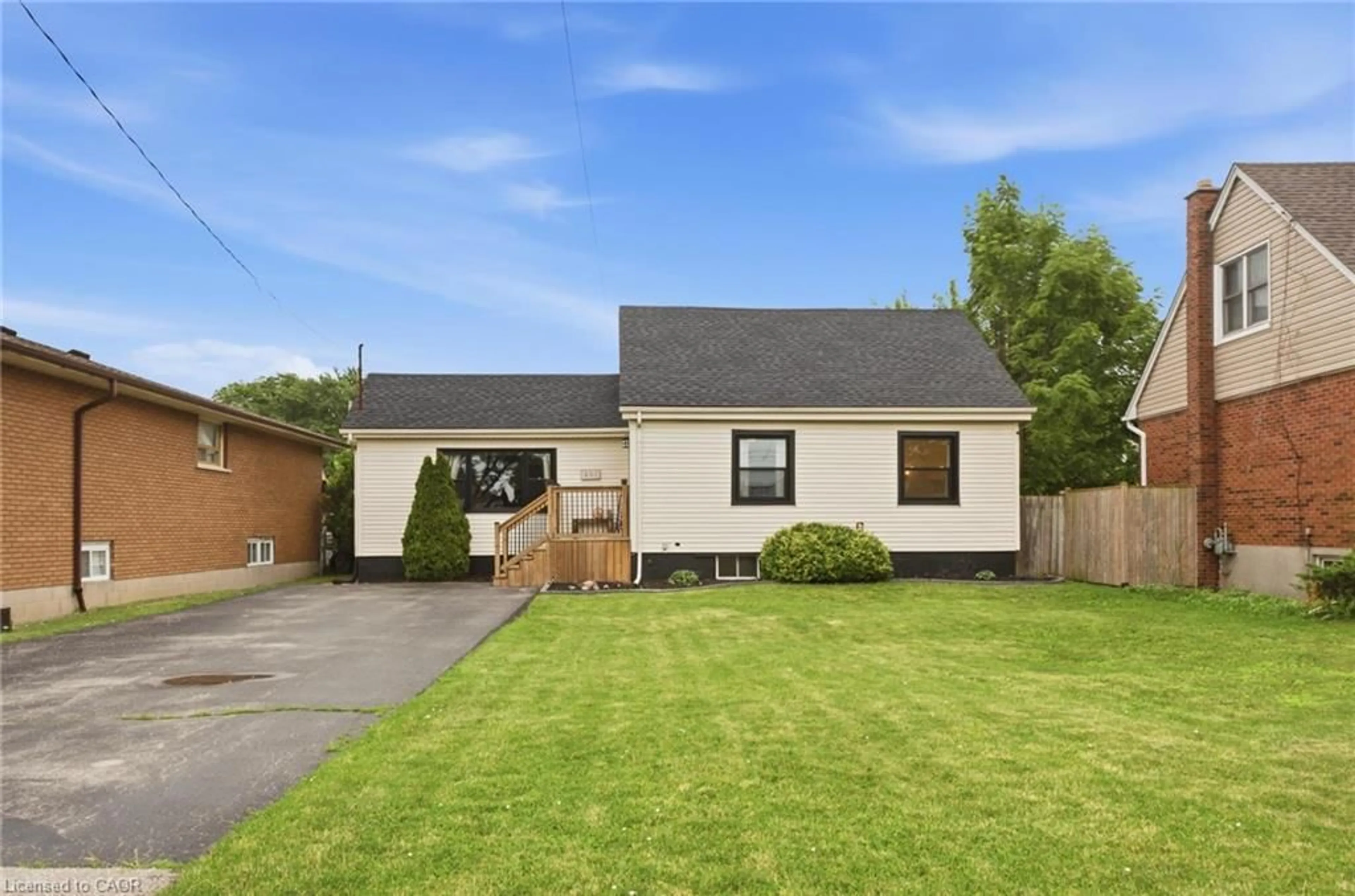 Home with vinyl exterior material, street for 481 Upper Gage Ave, Hamilton Ontario L8V 4J2