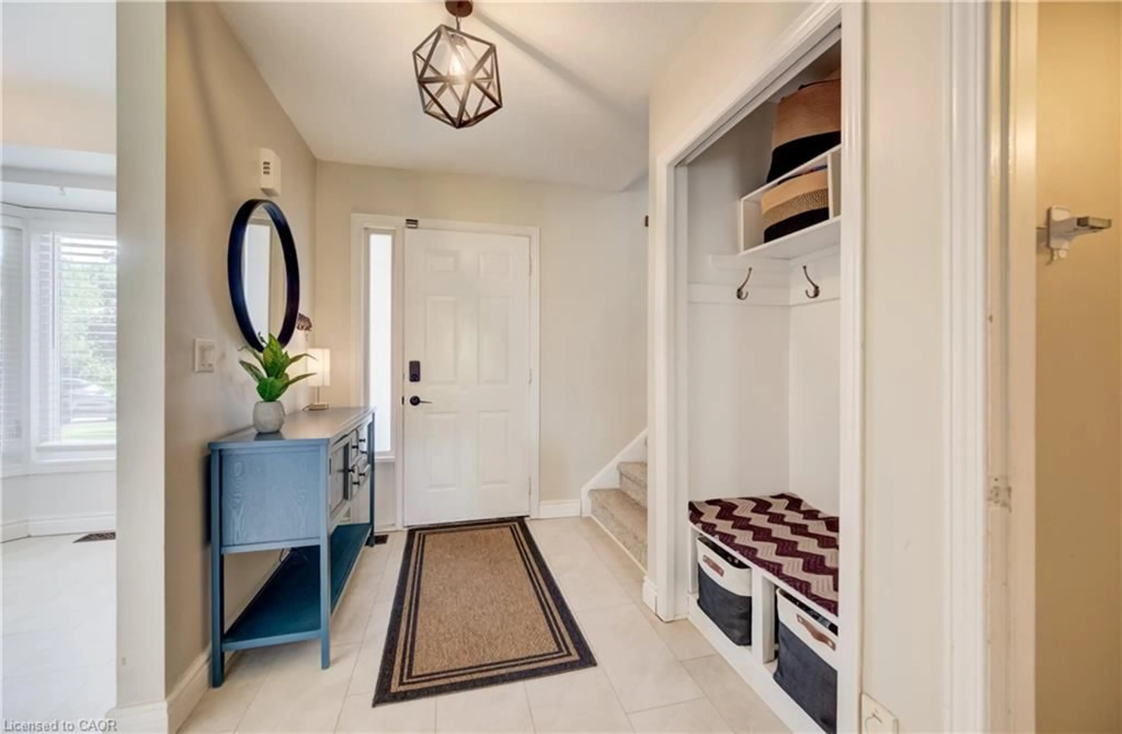 Indoor entryway for 102 William St, Plattsville Ontario N0B 2R0
