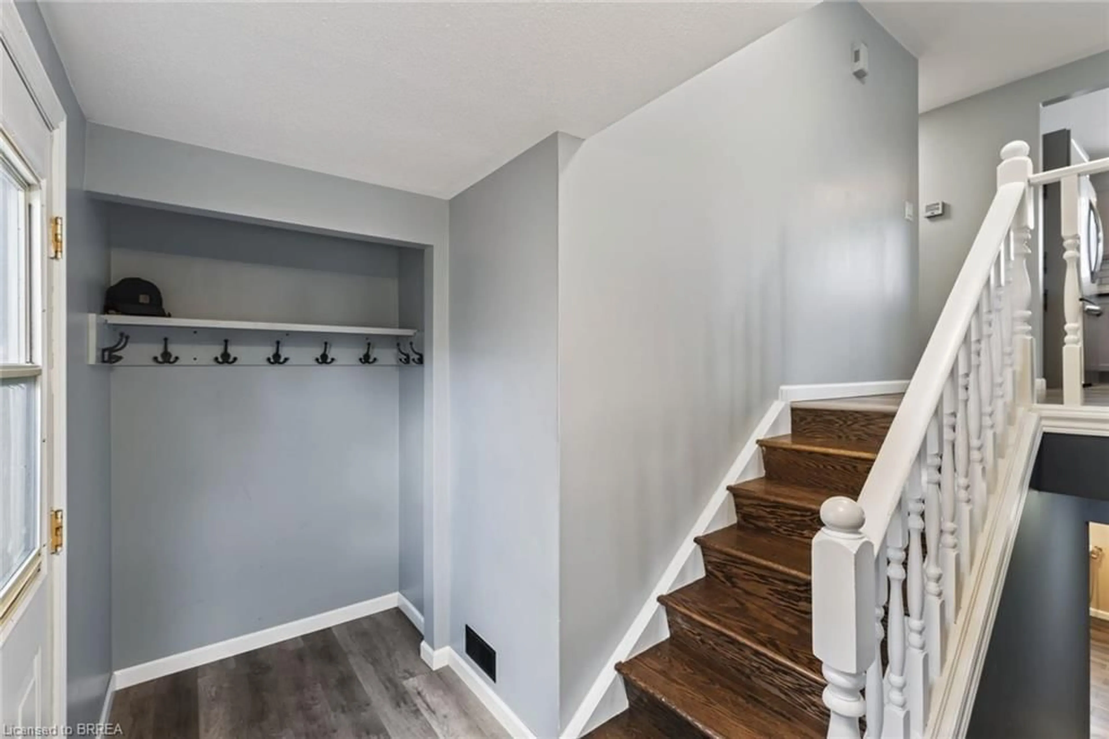 Indoor entryway for 17B Emilie St, Brantford Ontario N3S 1S5