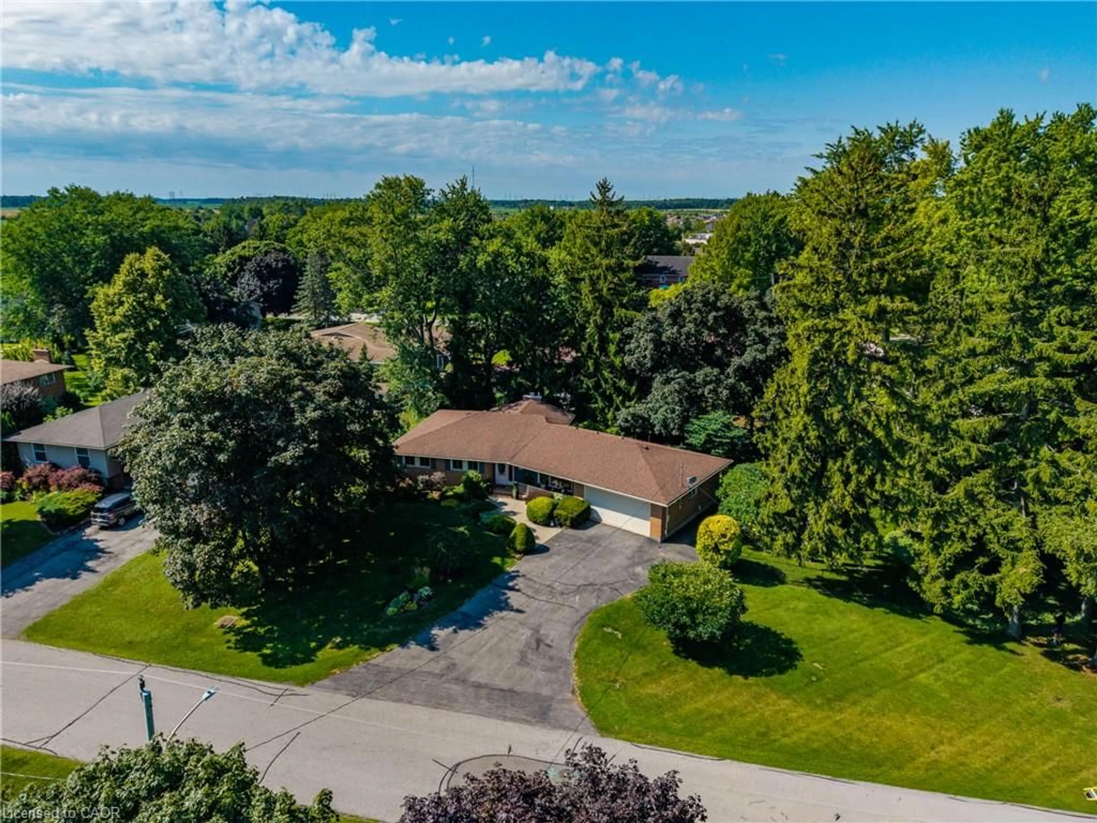 A pic from outside/outdoor area/front of a property/back of a property/a pic from drone, unknown for 18 Elm Ave, Hagersville Ontario N0A 1H0