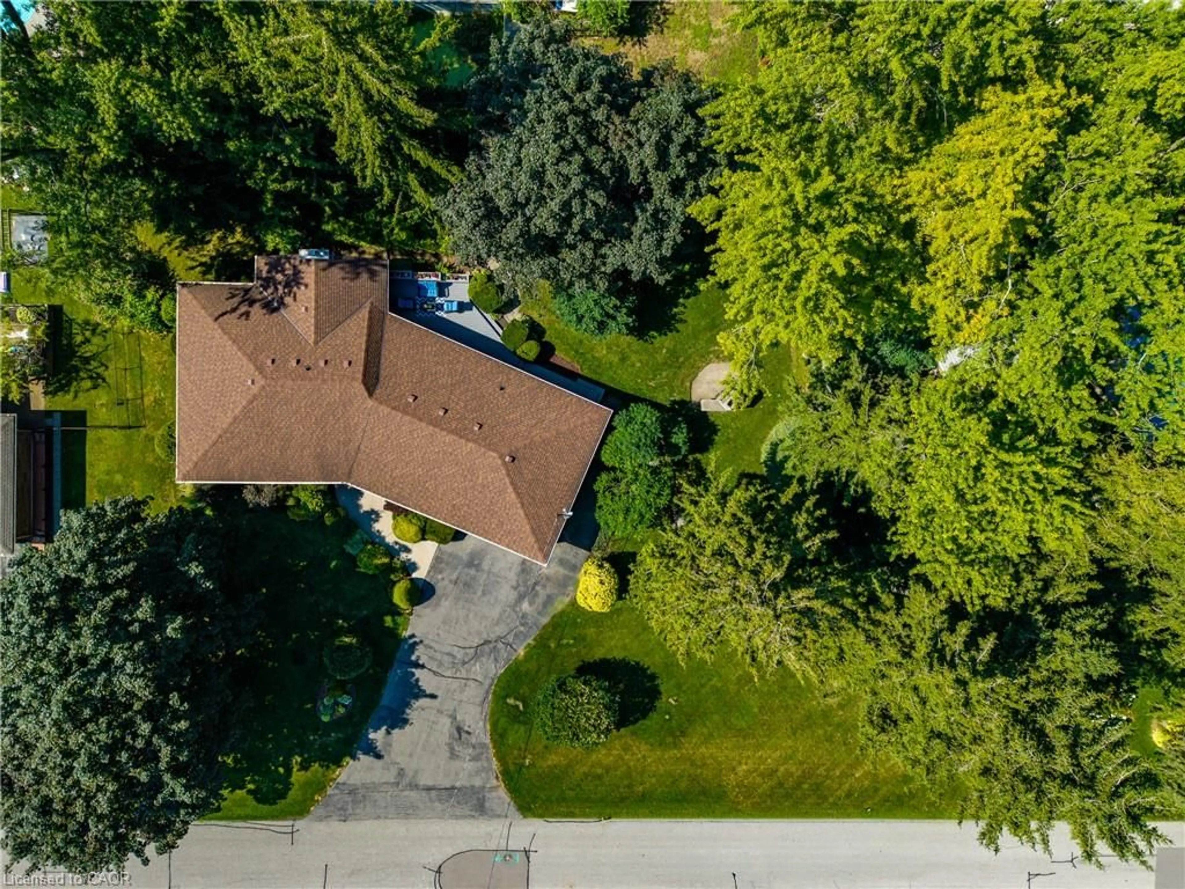 A pic from outside/outdoor area/front of a property/back of a property/a pic from drone, street for 18 Elm Ave, Hagersville Ontario N0A 1H0