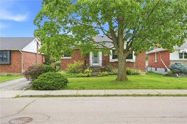 241 East 44th St, Hamilton 4