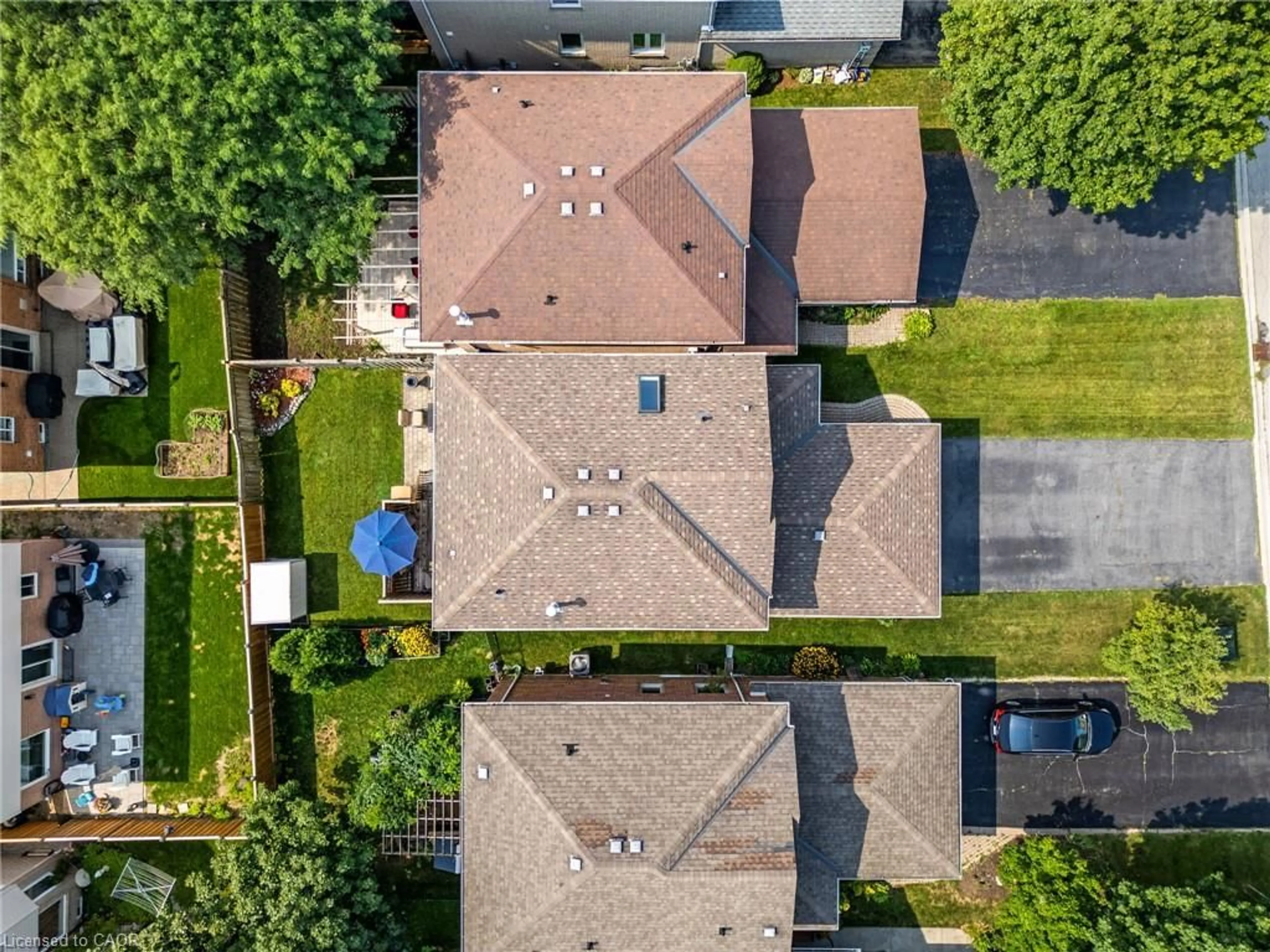 A pic from outside/outdoor area/front of a property/back of a property/a pic from drone, street for 57 Grindstone Way, Waterdown Ontario L9H 7B5