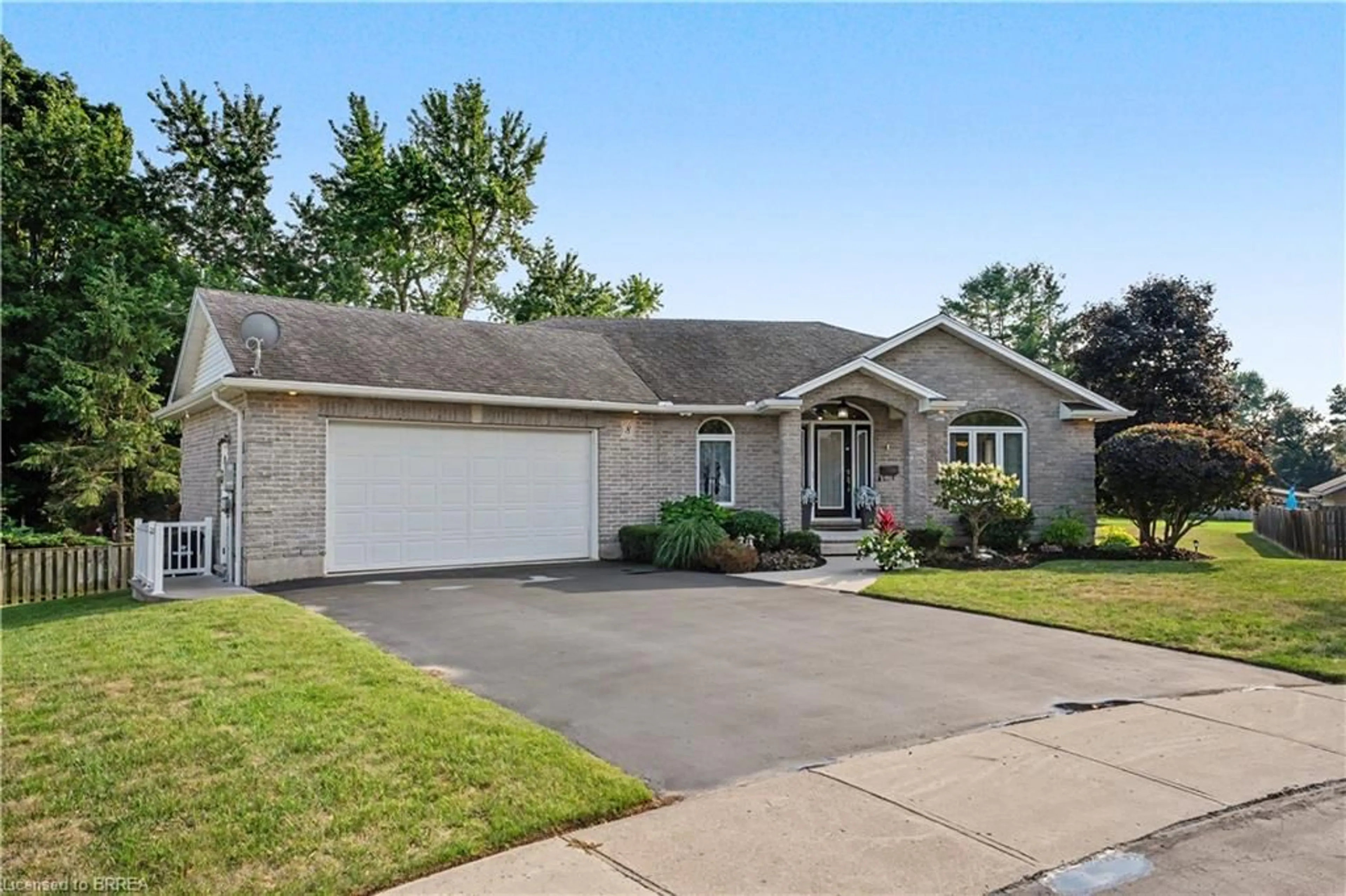 Home with brick exterior material, street for 8 Upton Crt, Ayr Ontario N0B 1E0