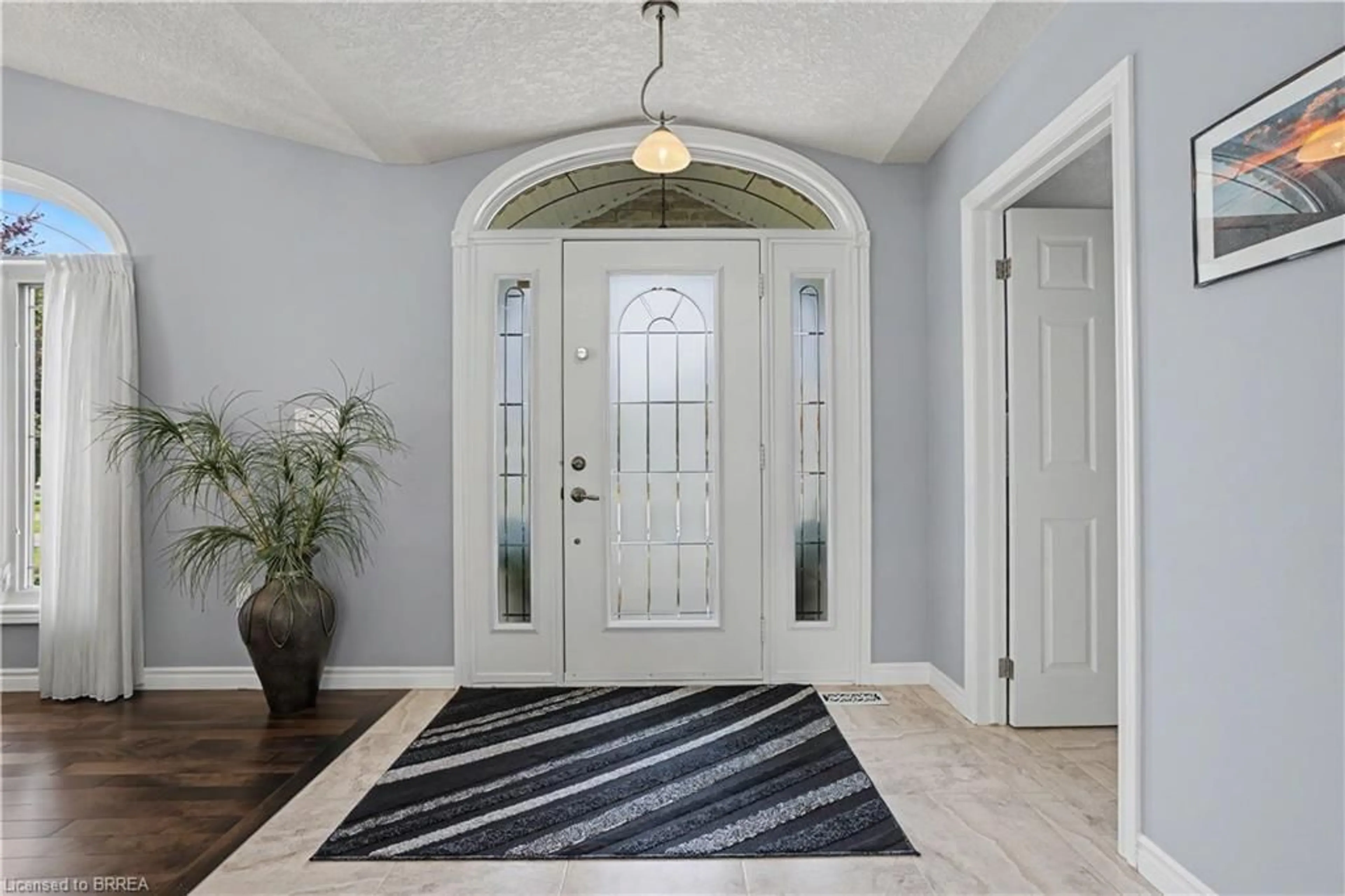 Indoor entryway for 8 Upton Crt, Ayr Ontario N0B 1E0