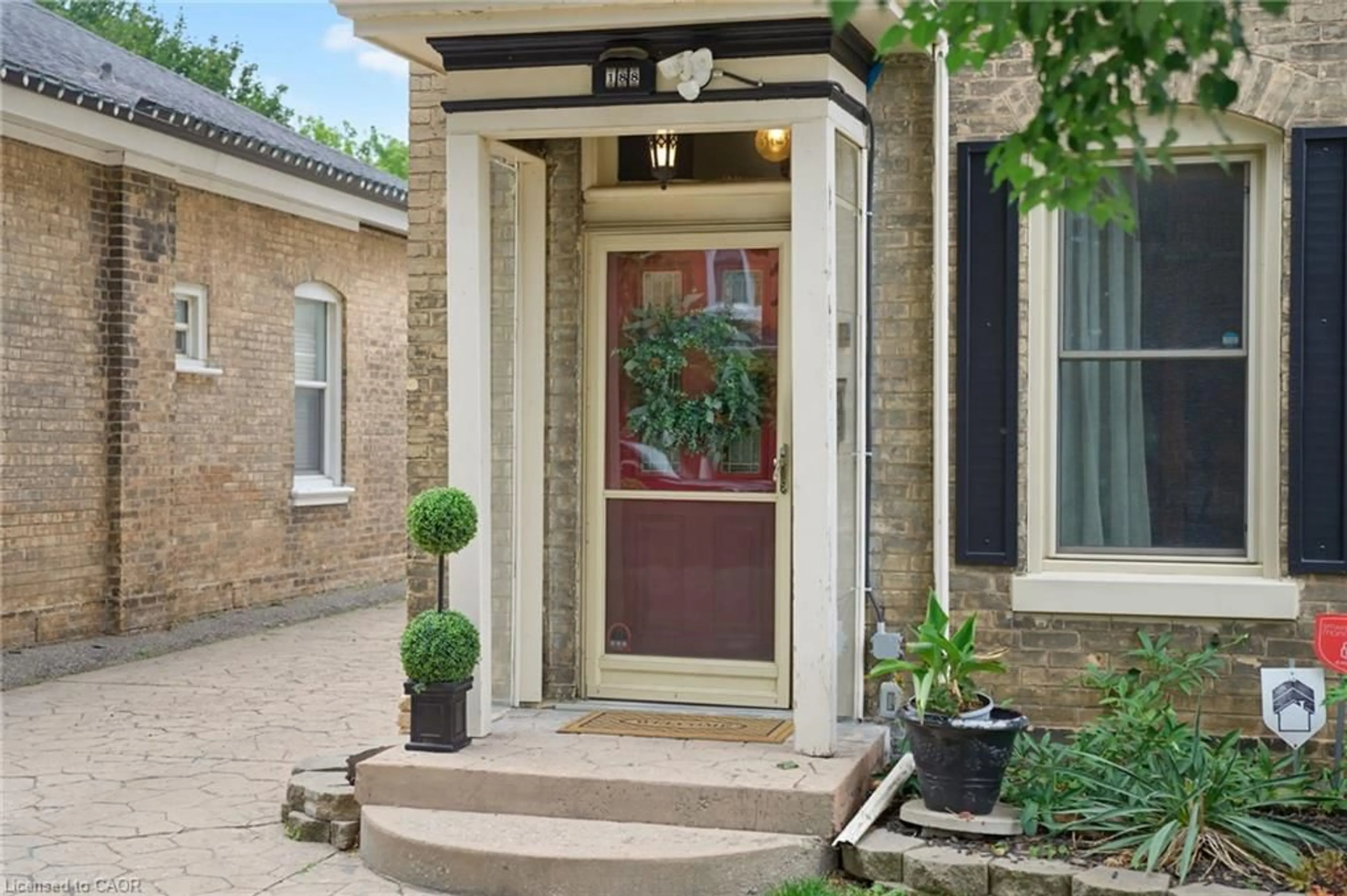 Indoor entryway for 188 Chatham St, Brantford Ontario N3S 4G7