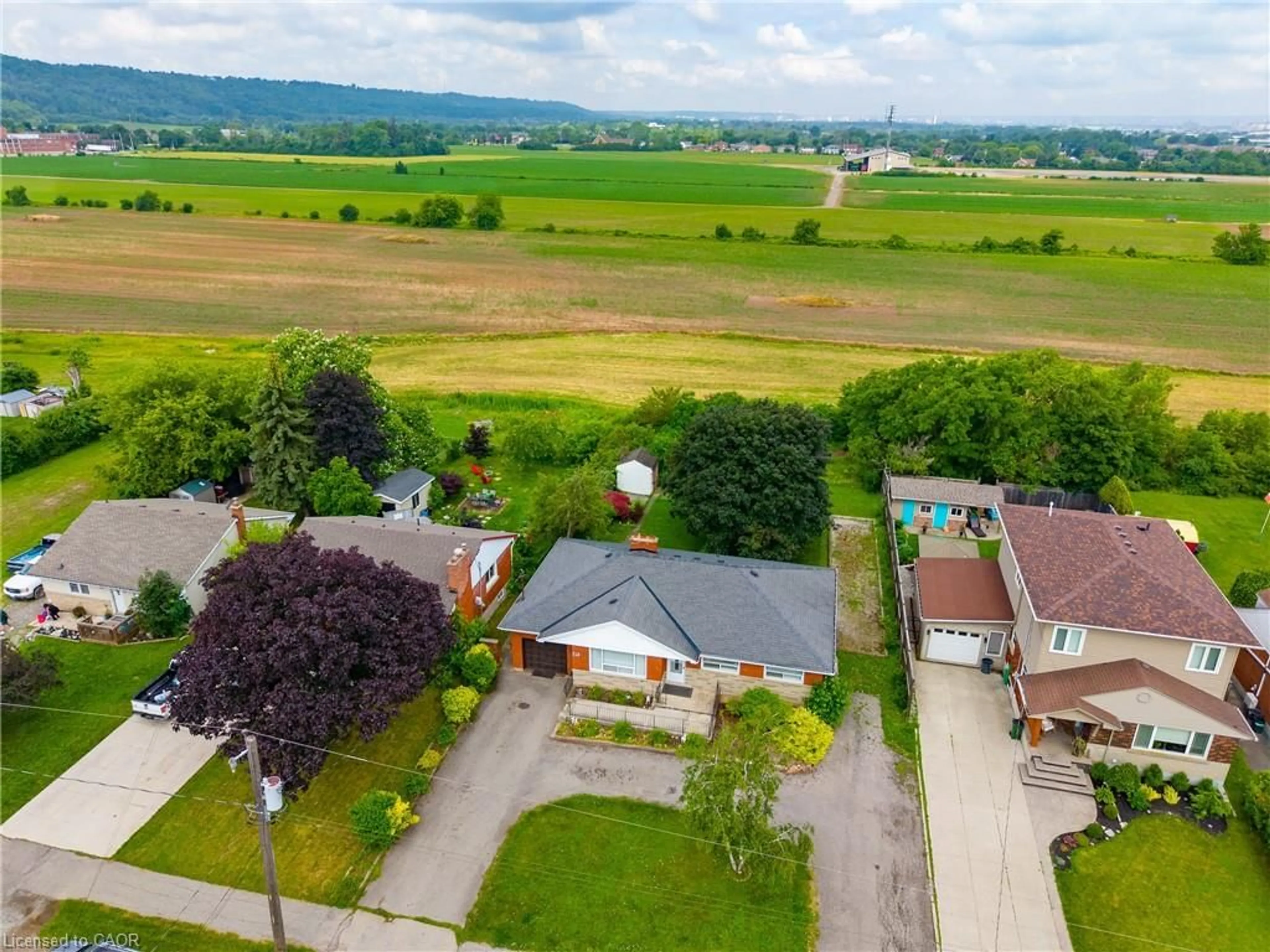 A pic from outside/outdoor area/front of a property/back of a property/a pic from drone, unknown for 249 Mcneilly Rd, Stoney Creek Ontario L8E 5H2