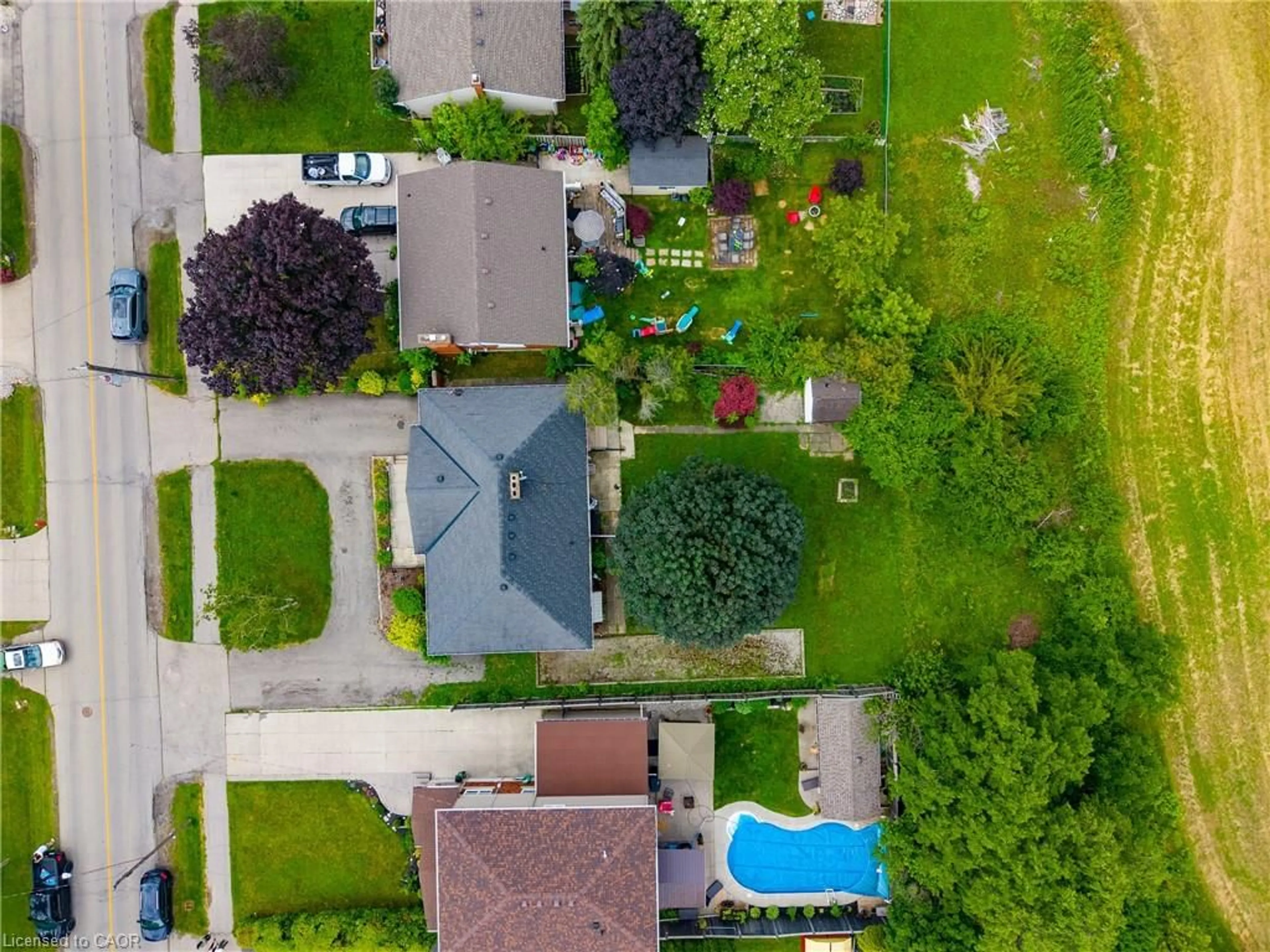 A pic from outside/outdoor area/front of a property/back of a property/a pic from drone, street for 249 Mcneilly Rd, Stoney Creek Ontario L8E 5H2