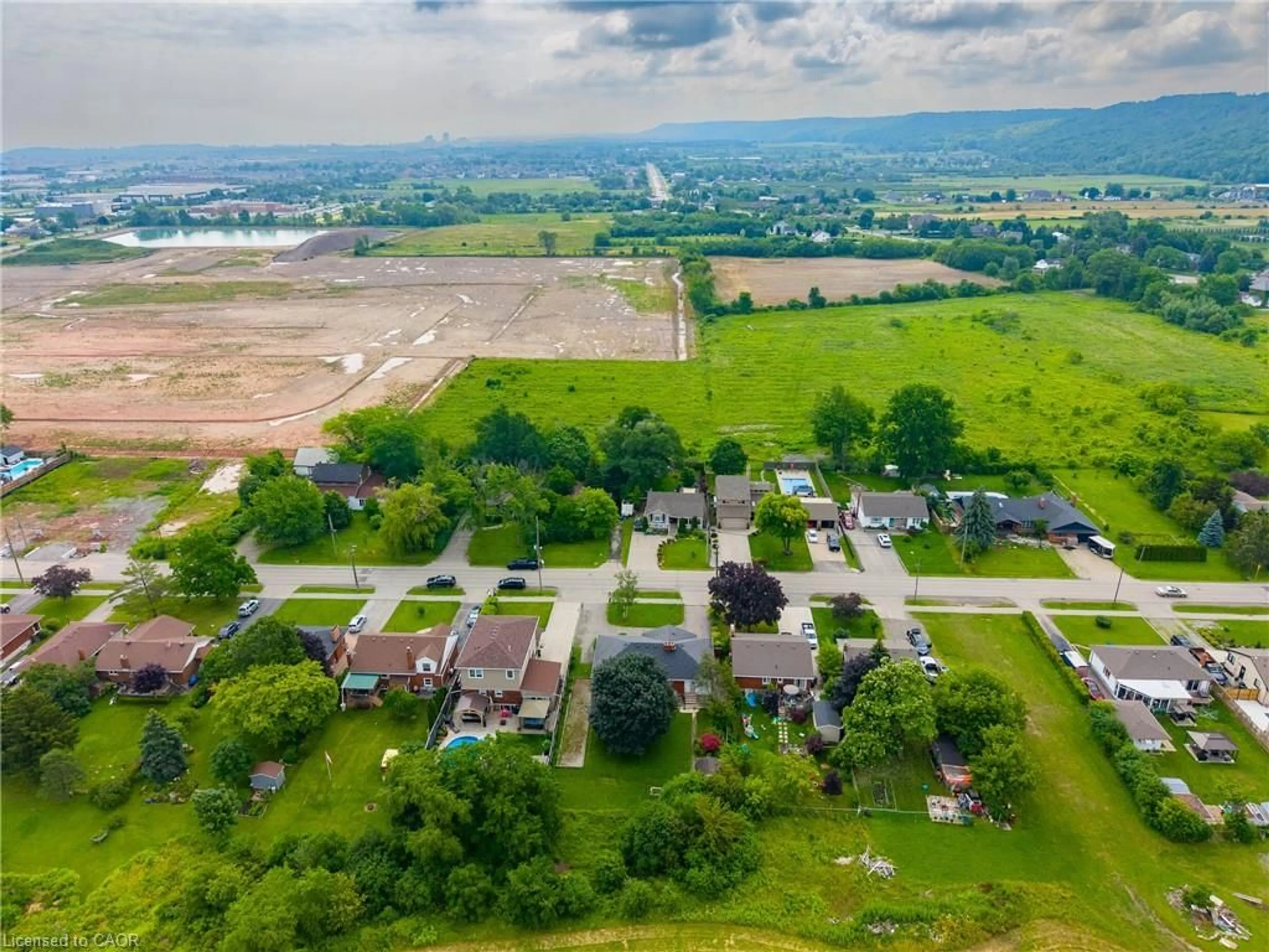 A pic from outside/outdoor area/front of a property/back of a property/a pic from drone, mountain view for 249 Mcneilly Rd, Stoney Creek Ontario L8E 5H2