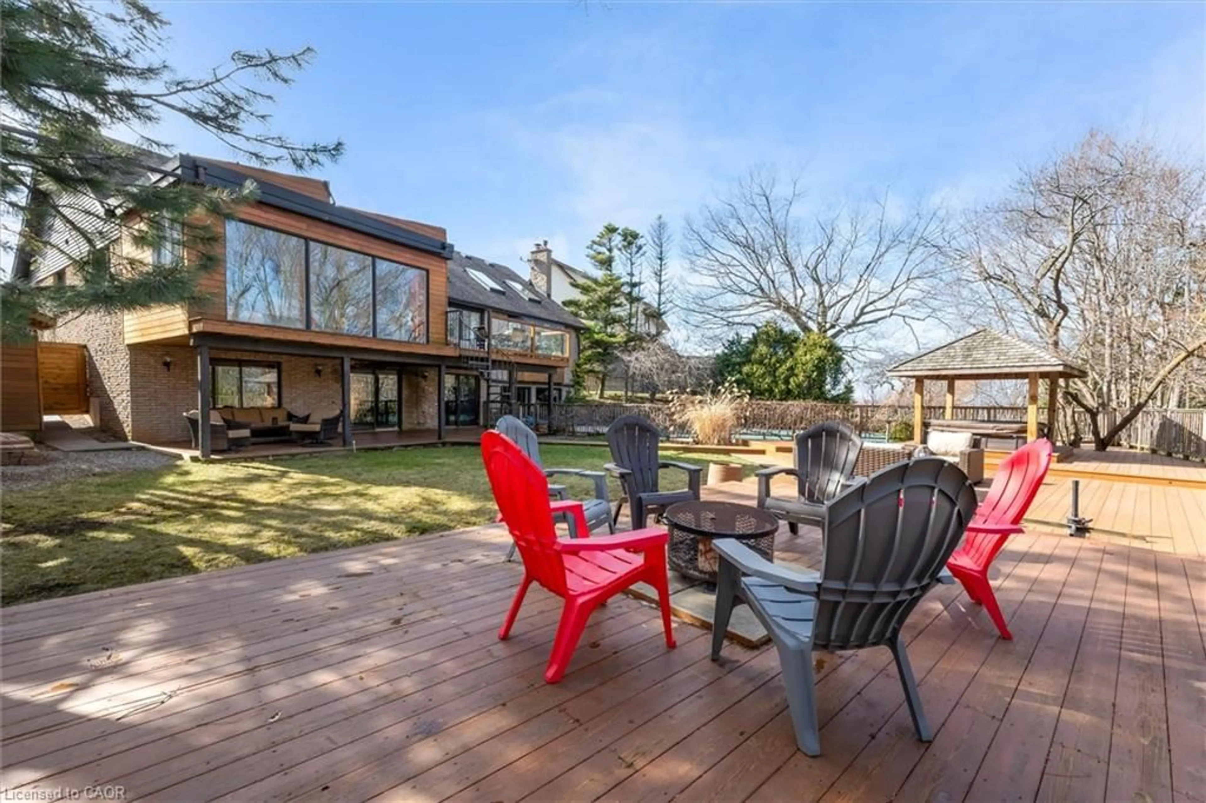 Patio, unknown for 39 Hilts Dr, Stoney Creek Ontario L8G 3H5