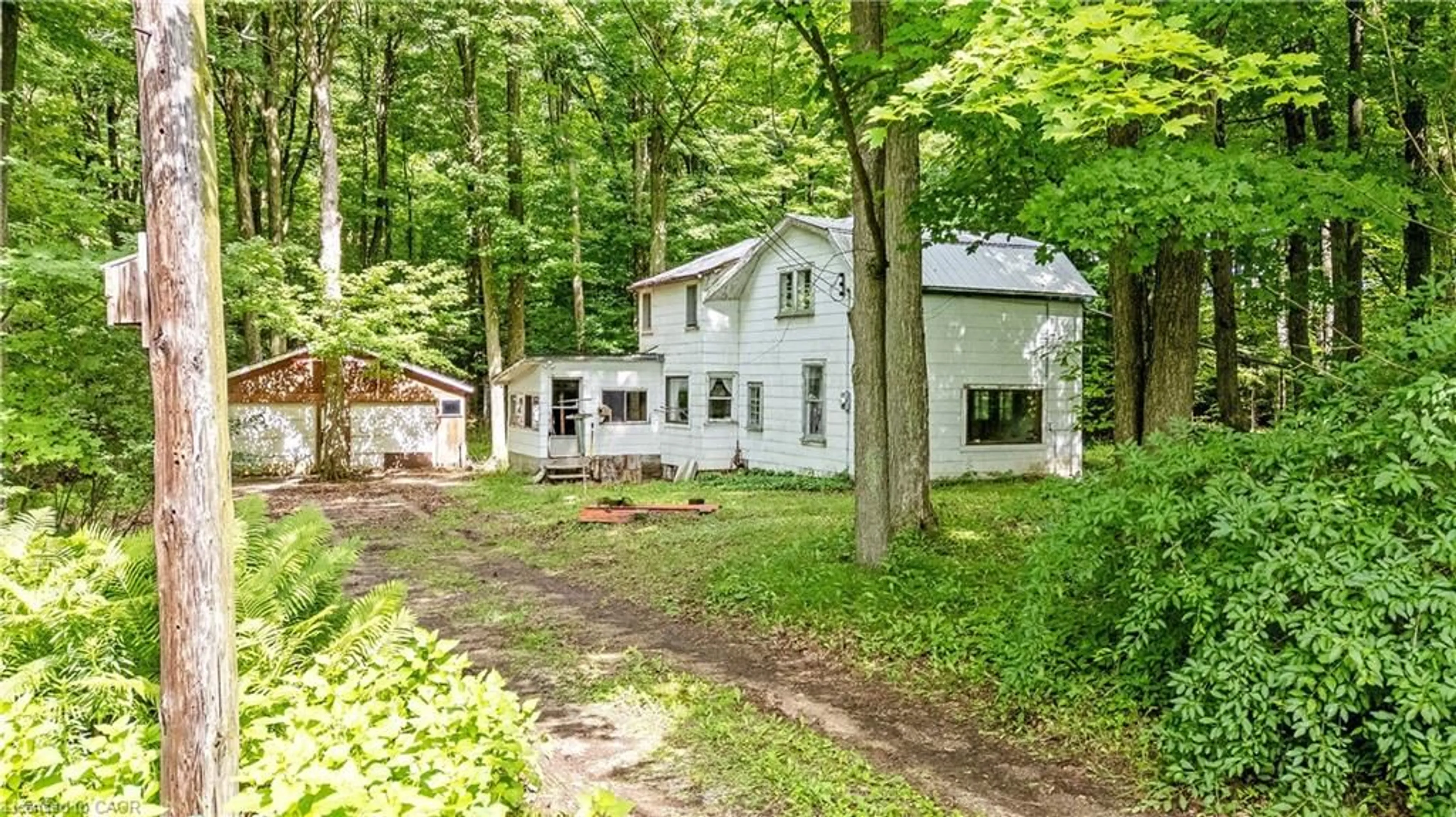 A pic from outside/outdoor area/front of a property/back of a property/a pic from drone, unknown for 2529 Campbellville Rd, Campbellville Ontario L9T 2X7