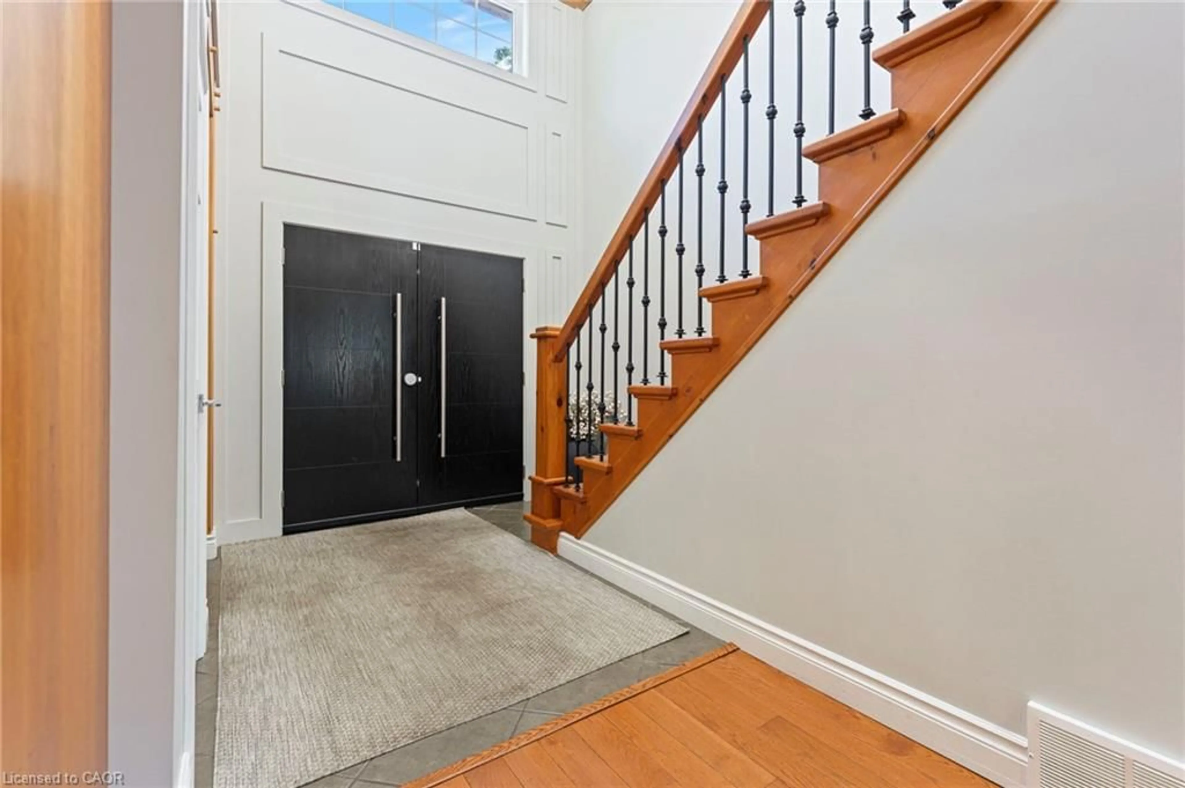 Indoor entryway for 9 Michael's Lane, Tillsonburg Ontario N4G 4G9