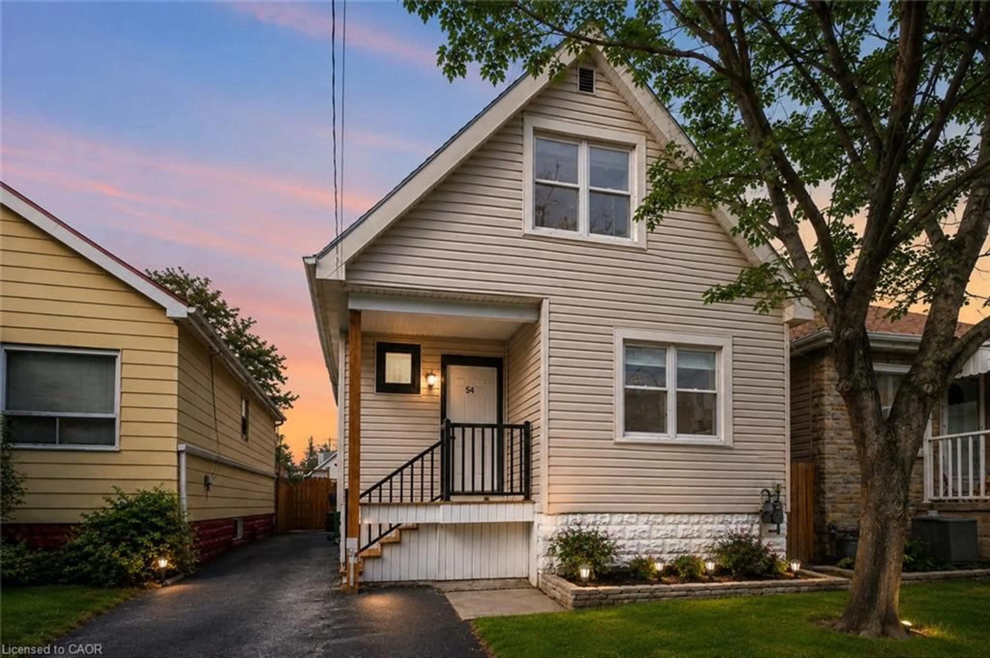 Home with vinyl exterior material, street for 54 Weir St, Hamilton Ontario L8K 3A4