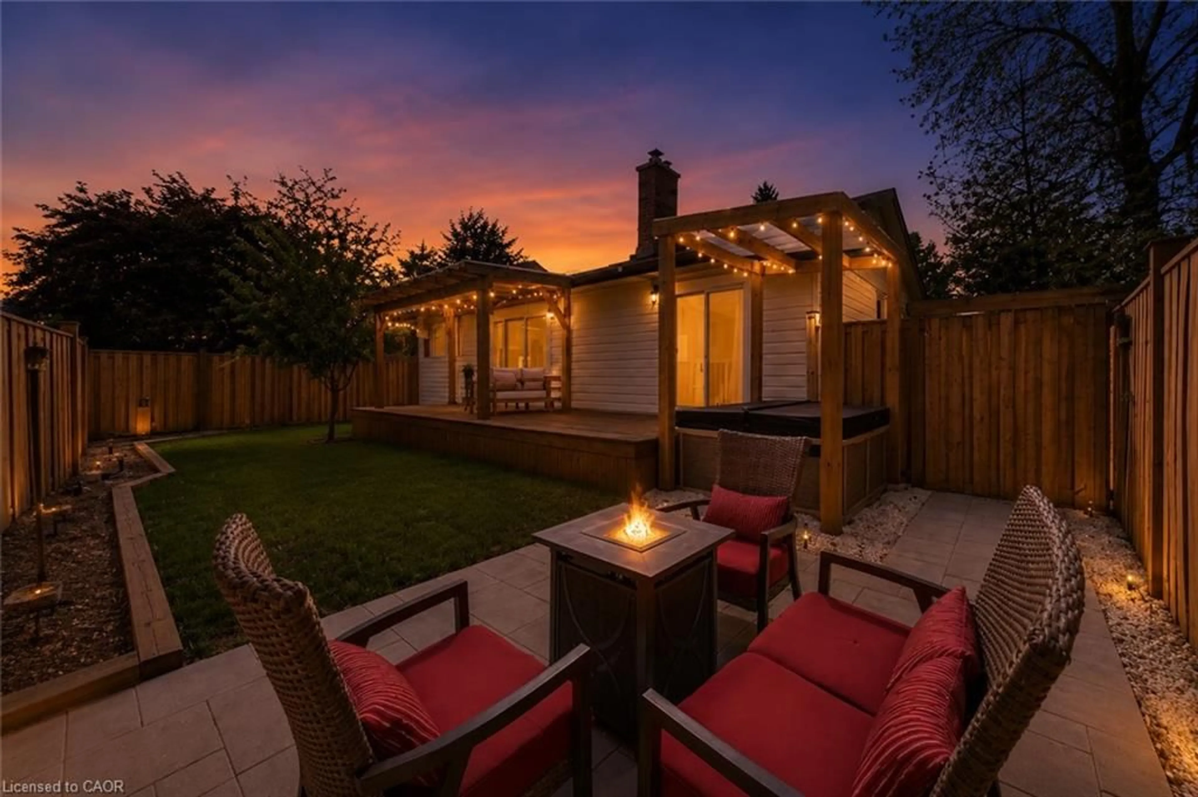 Patio, street for 289 Garafraxa St, Centre Wellington Ontario N1M 1E2