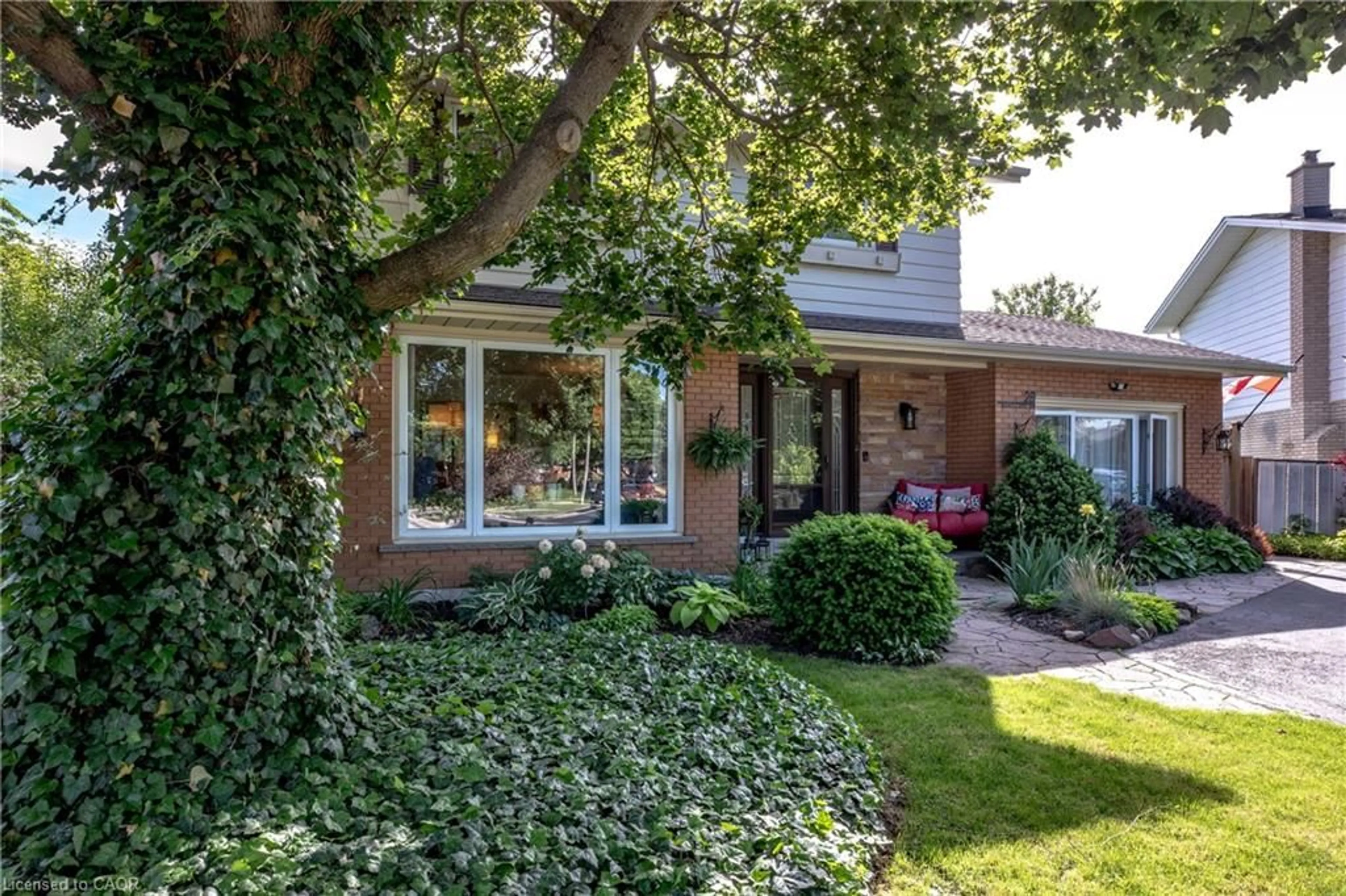 Home with brick exterior material, street for 28 Ramsgate Dr, Stoney Creek Ontario L8G 3V5