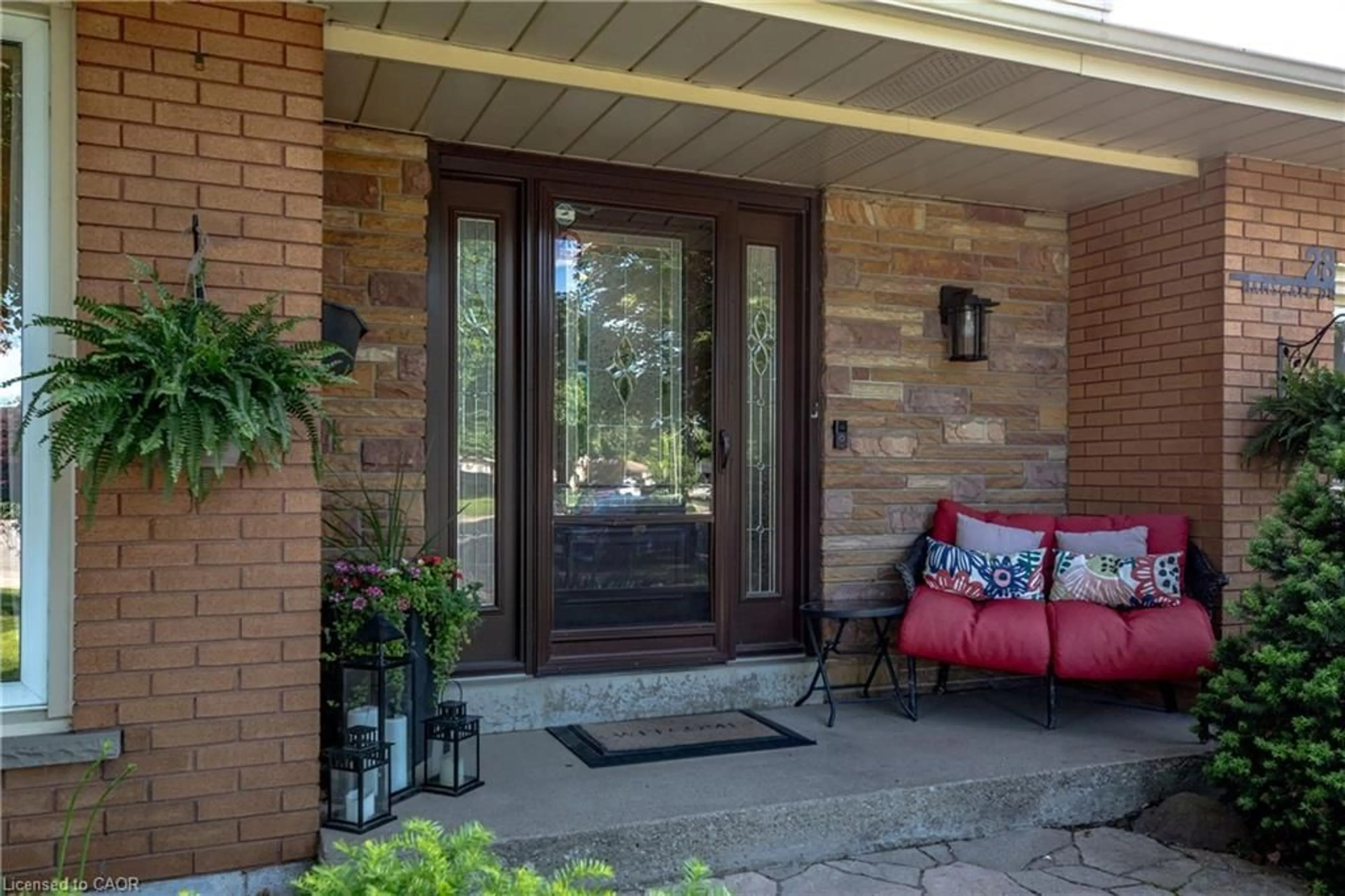 Indoor entryway for 28 Ramsgate Dr, Stoney Creek Ontario L8G 3V5