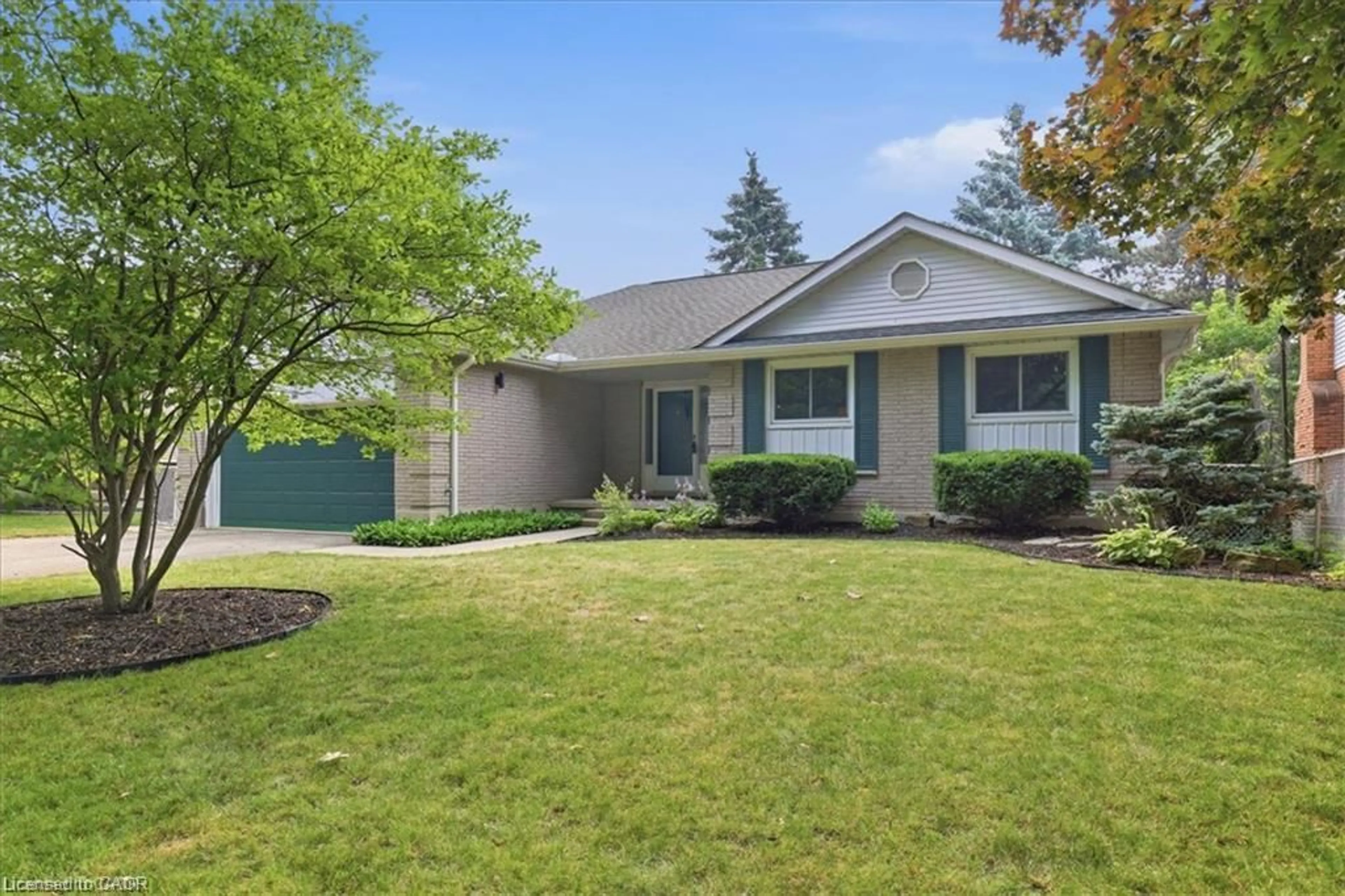 Home with vinyl exterior material, street for 369 Crimson Dr, Waterloo Ontario N2K 2V2