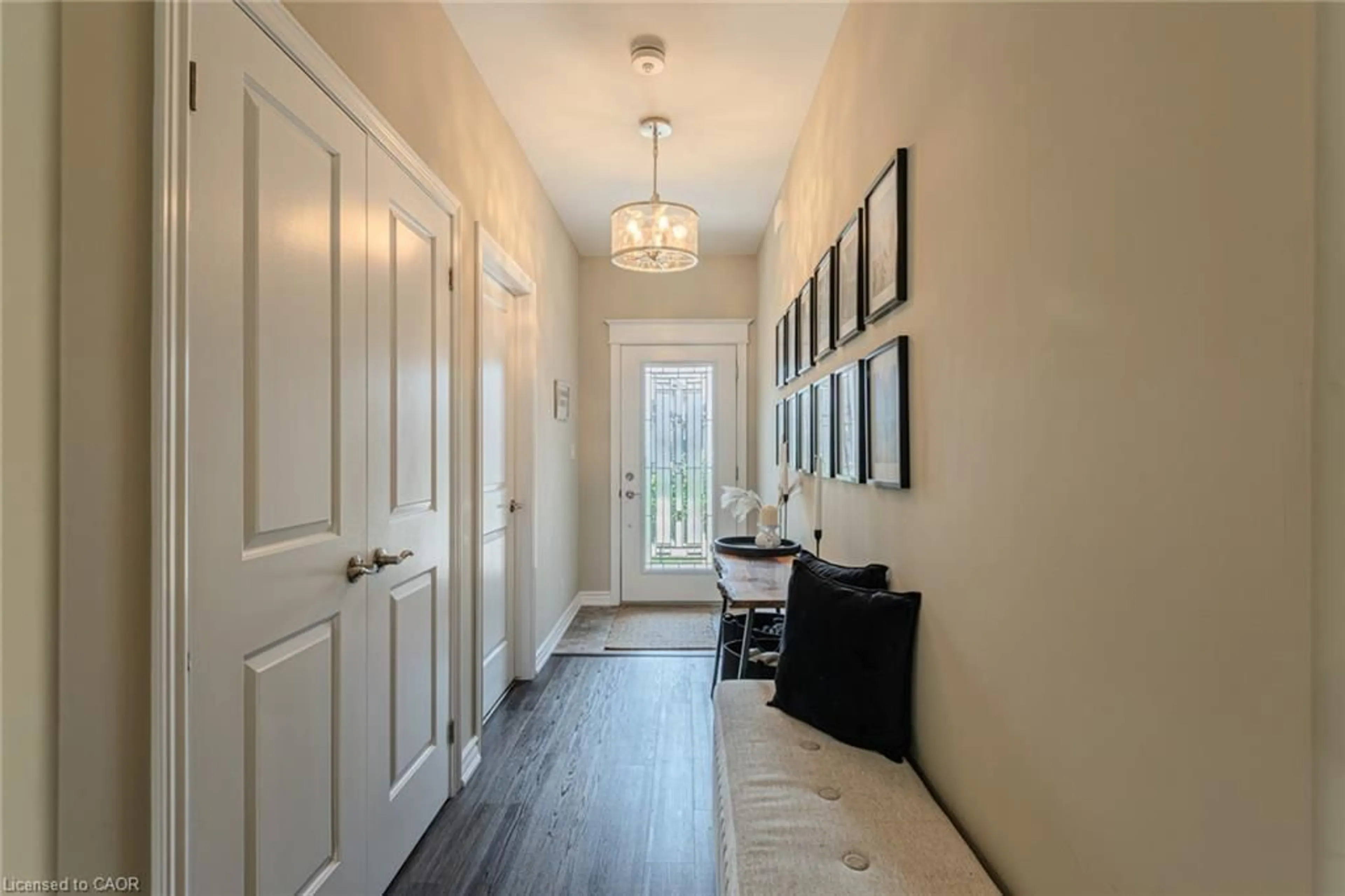 Indoor entryway for 15 Winterberry Lane, Waterford Ontario N0E 1Y0