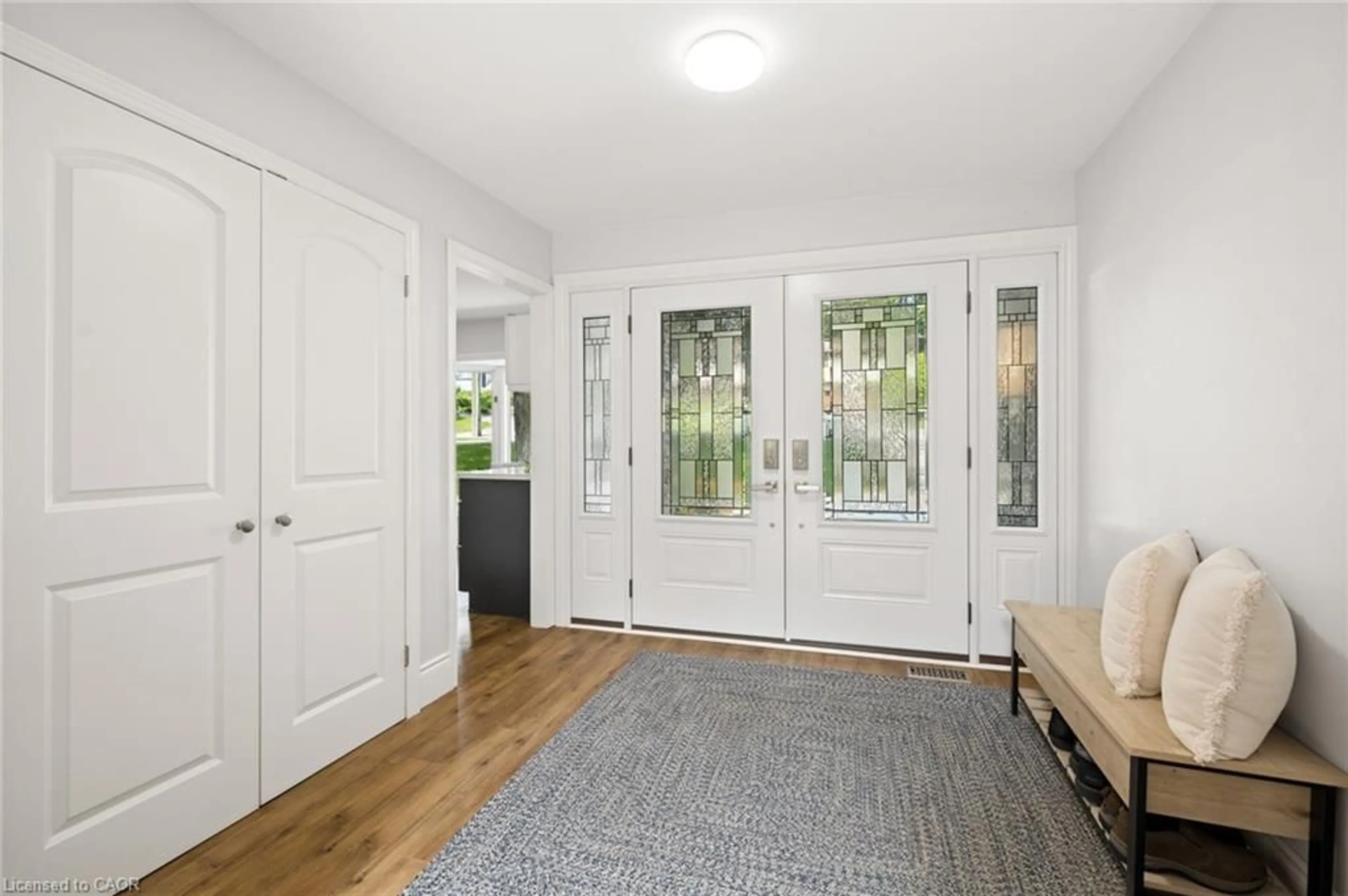 Indoor entryway for 555 Fountain St, Cambridge Ontario N3H 1J2