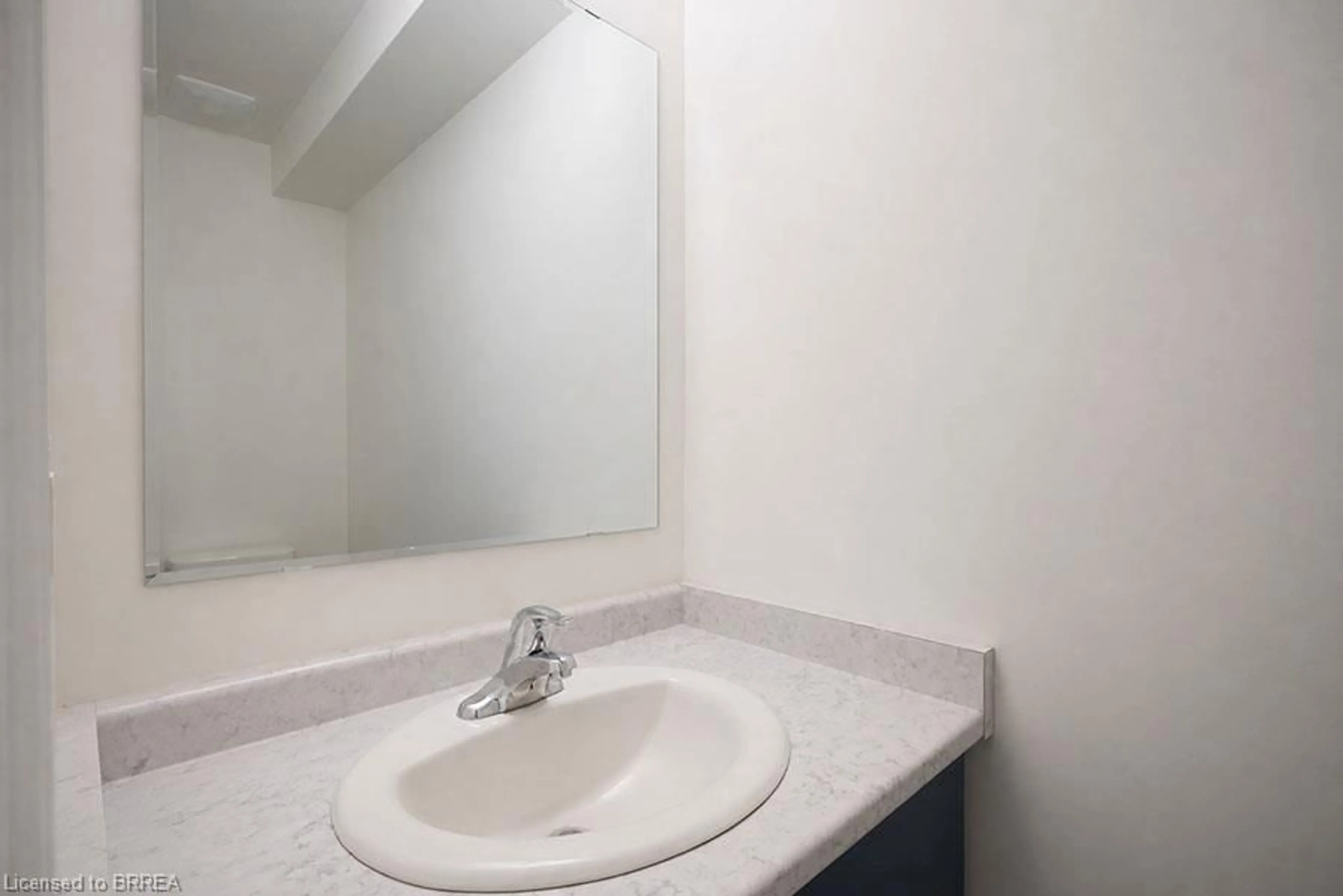 A pic of a room for 115 Mattingley St, Paris Ontario N3L 0G4