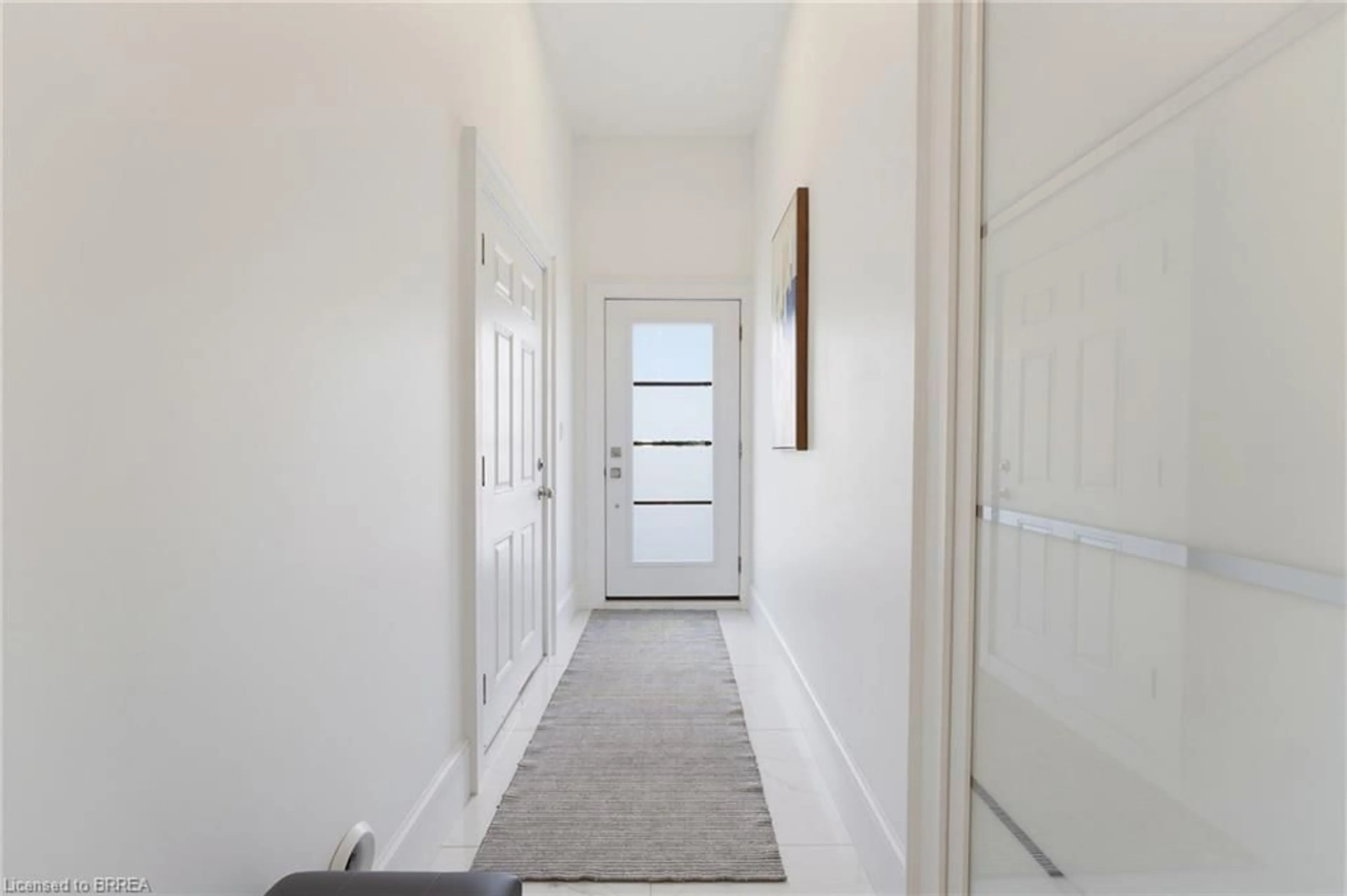 Indoor entryway for 33 Elgin St, Brantford Ontario N3R 1E5