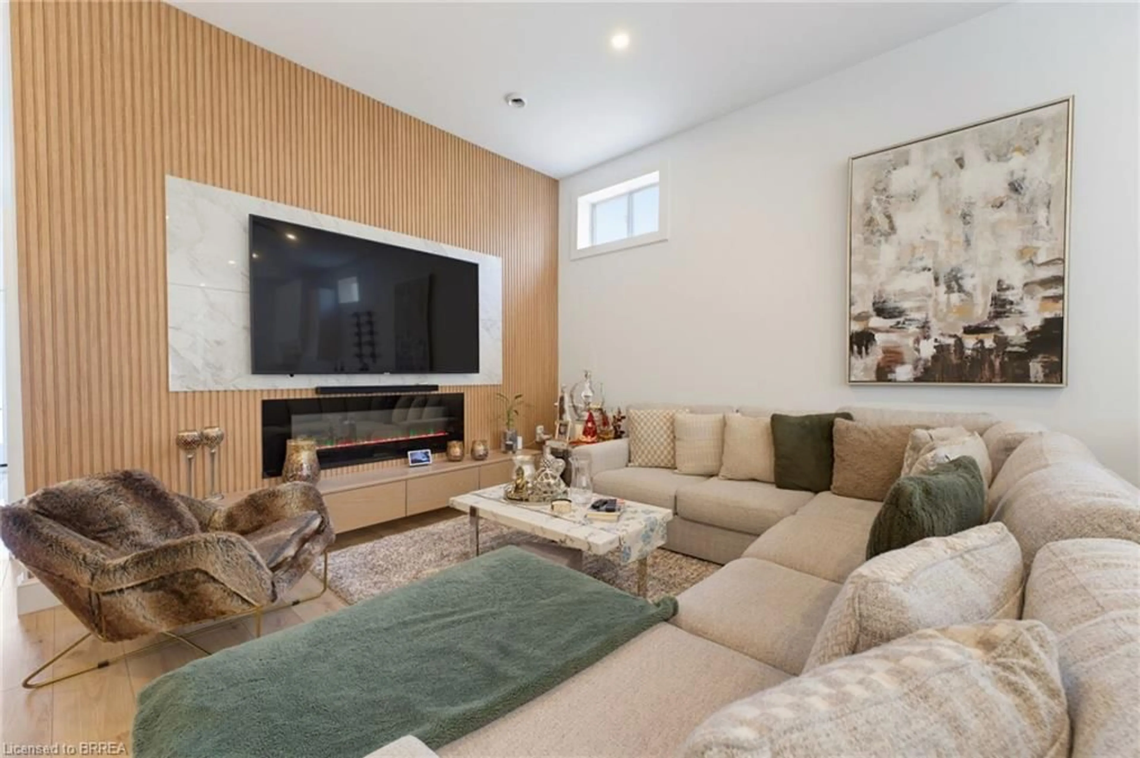 Living room with furniture, unknown for 33 Elgin St, Brantford Ontario N3R 1E5