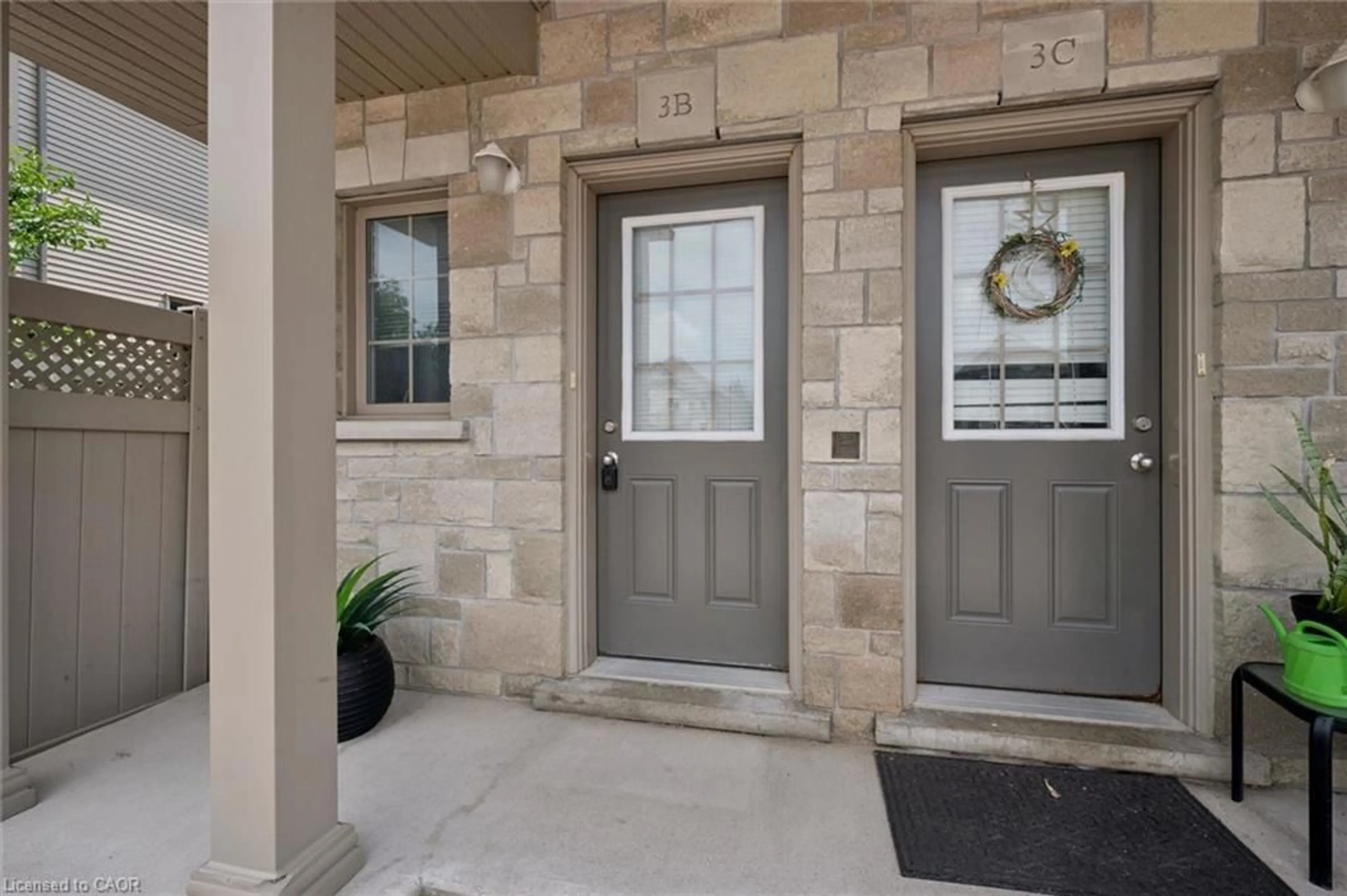 Indoor entryway for 931 Glasgow St #3B, Kitchener Ontario N2N 0B6
