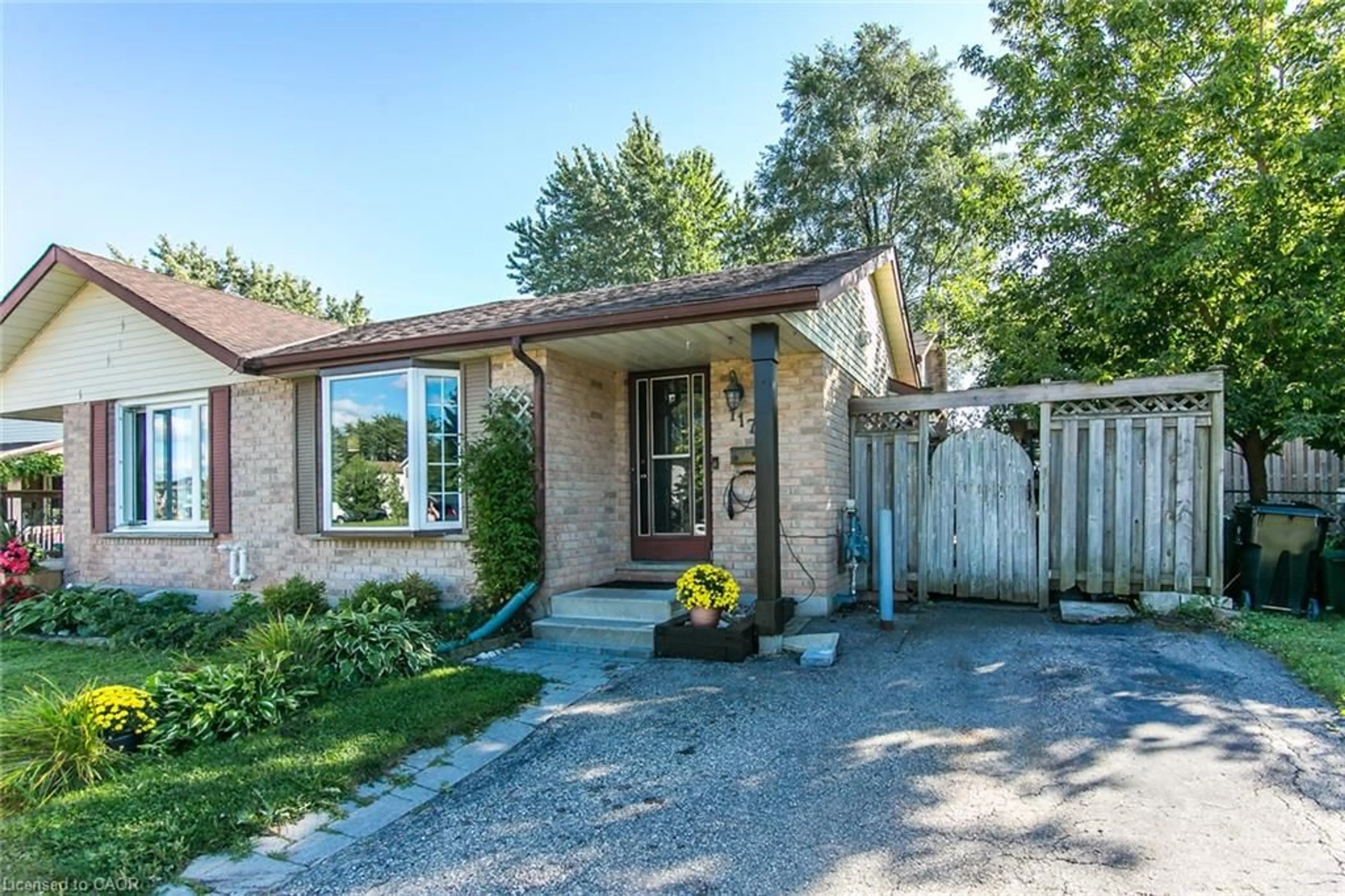 Home with brick exterior material, street for 117 Northlake Dr #B, Waterloo Ontario N2V 1L1