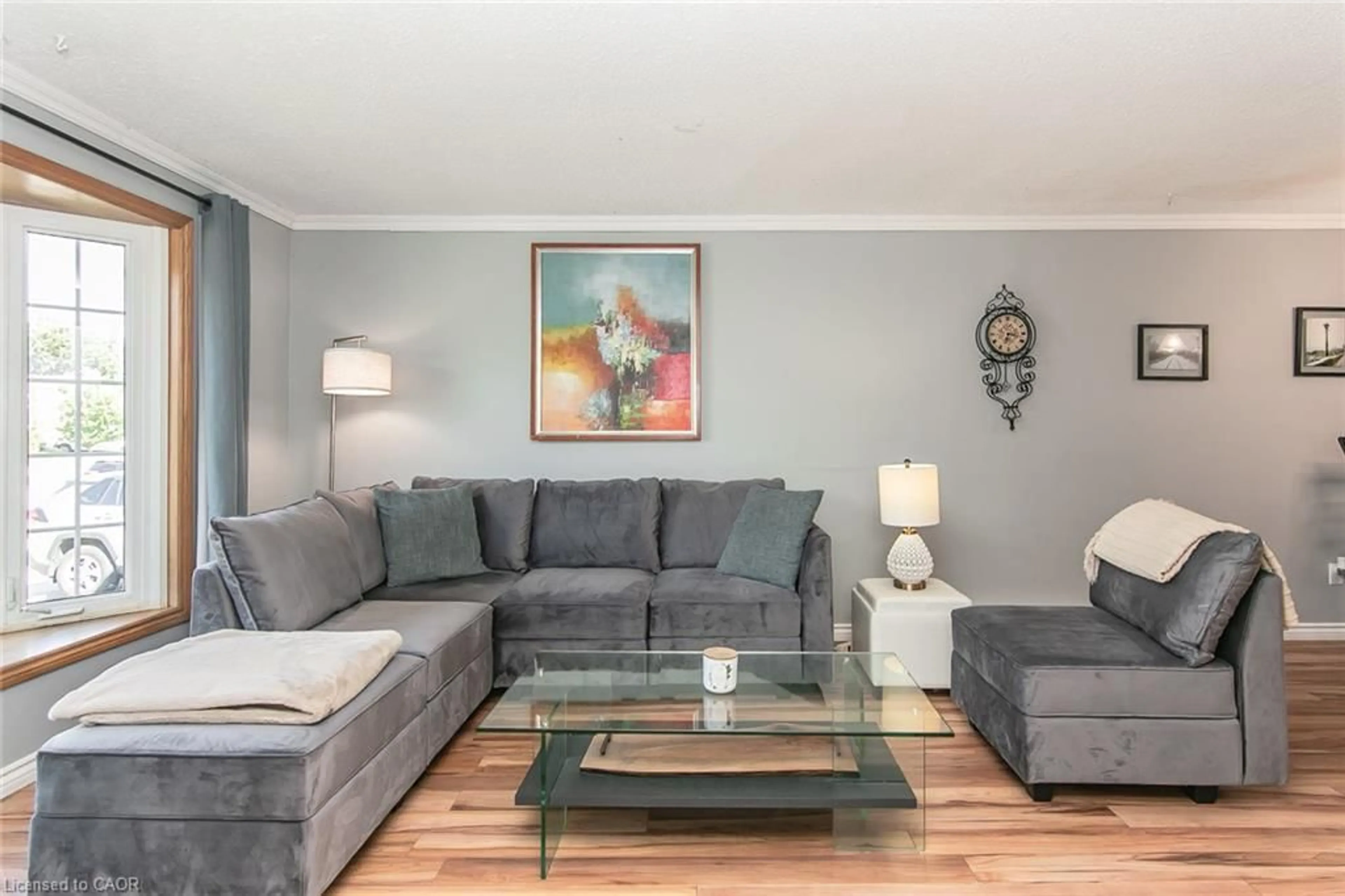 Living room with furniture, wood/laminate floor for 117 Northlake Dr #B, Waterloo Ontario N2V 1L1