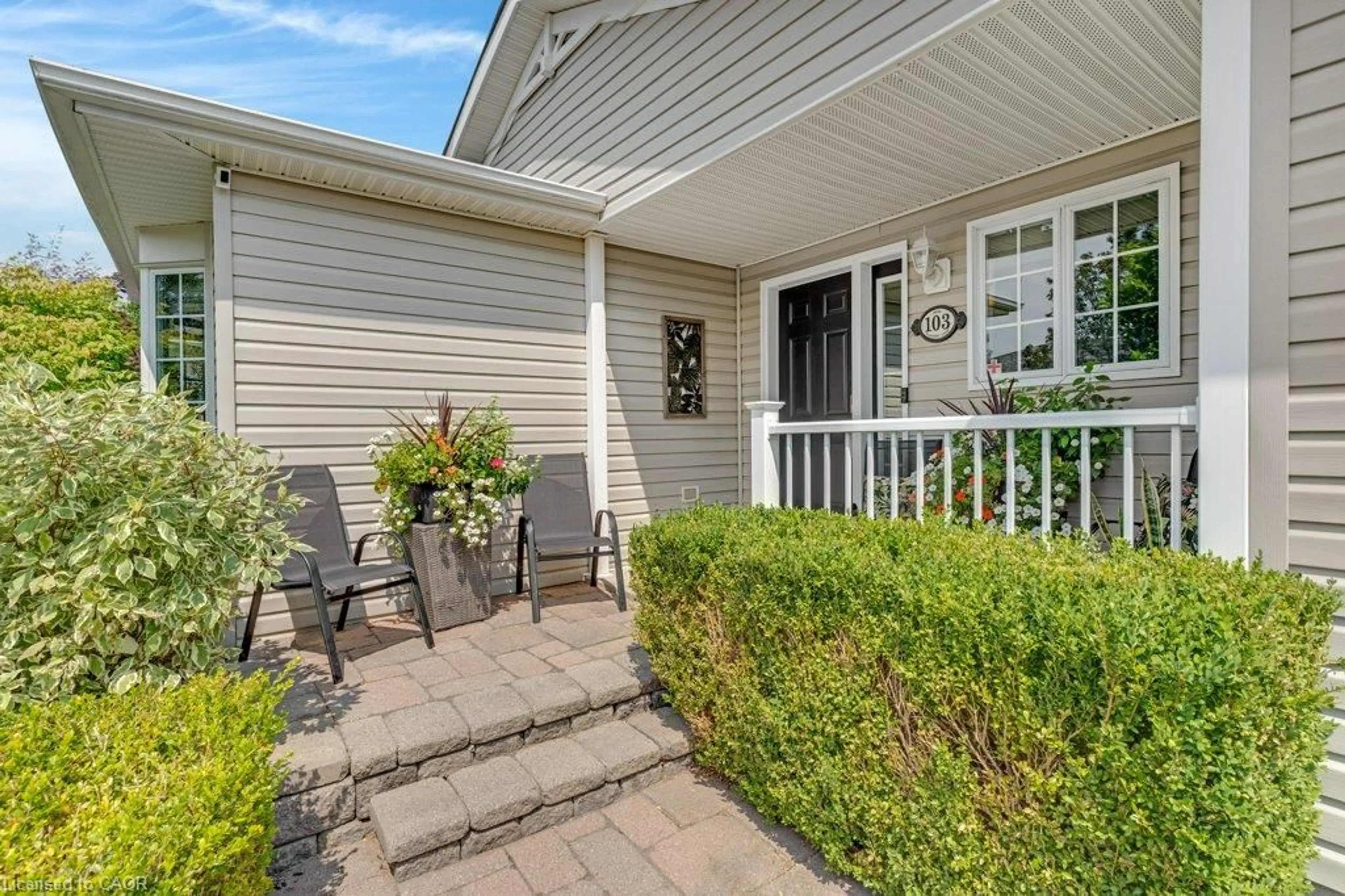 Patio, street for 103 Dunadry Lane, Freelton Ontario L0R 1K0