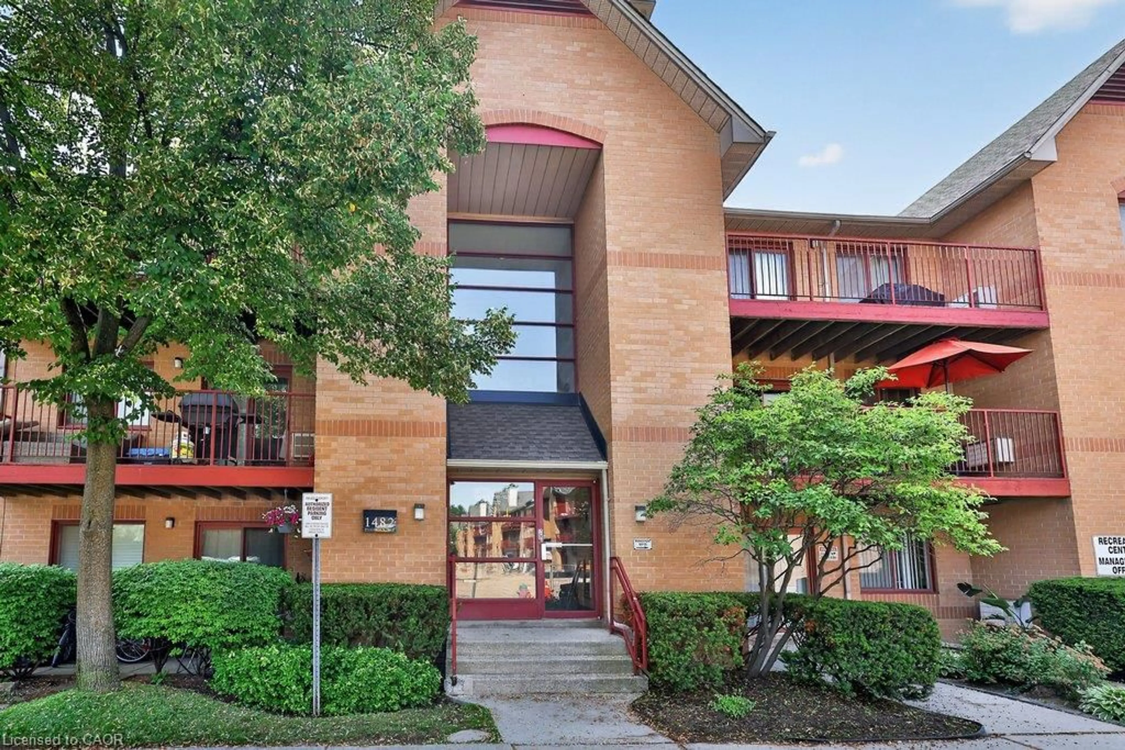 Indoor foyer for 1482 Pilgrims Way #1531, Oakville Ontario L6M 3G7
