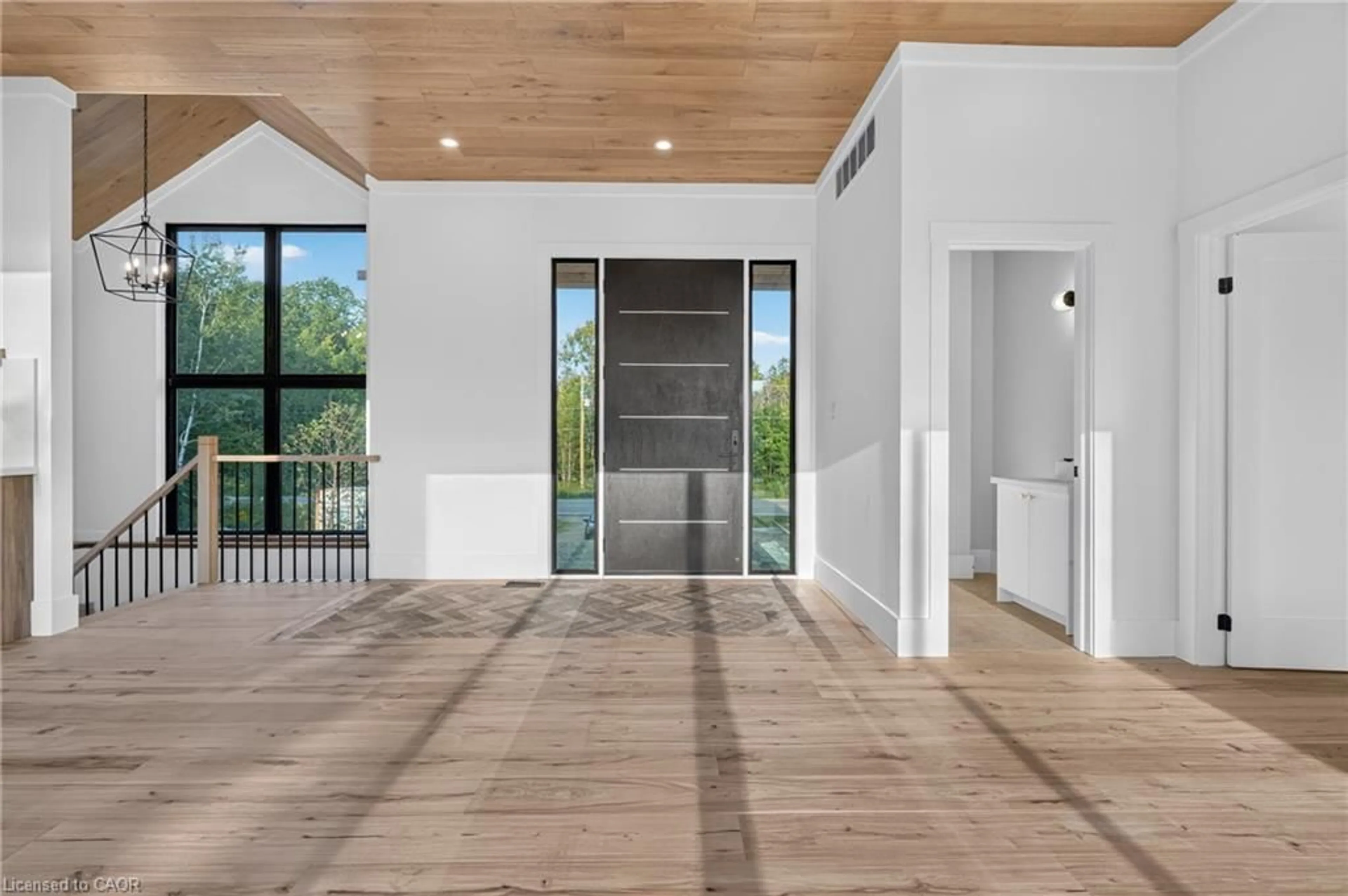 Indoor entryway for 1641 Brackenrig Rd, Port Carling Ontario P0B 1J0