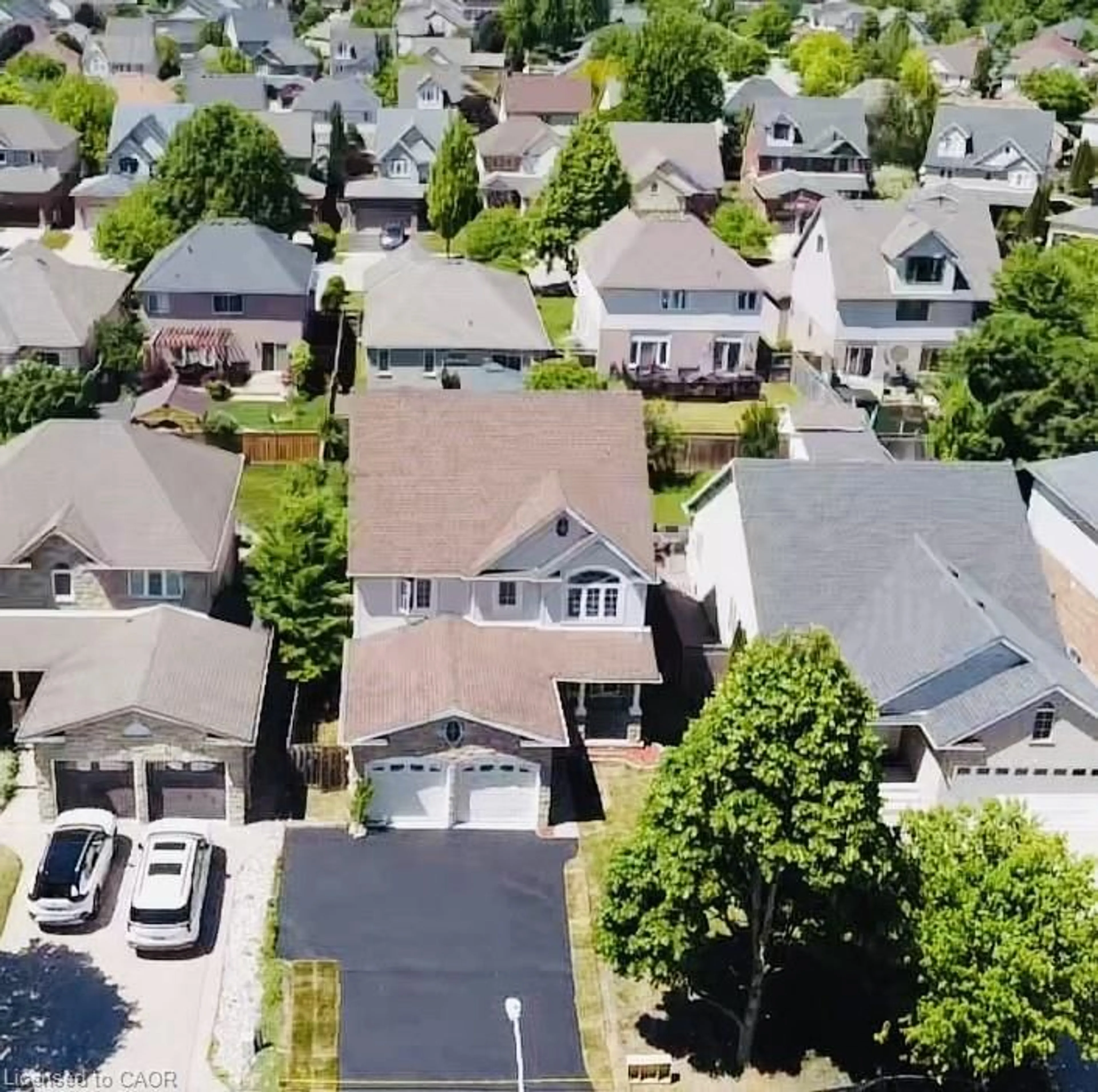 A pic from outside/outdoor area/front of a property/back of a property/a pic from drone, street for 43 Decaro Cres, Cambridge Ontario N3C 4N1